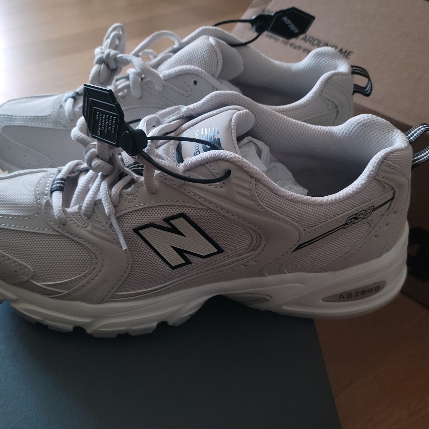 New Balance 530 Ivory 착용 스타일