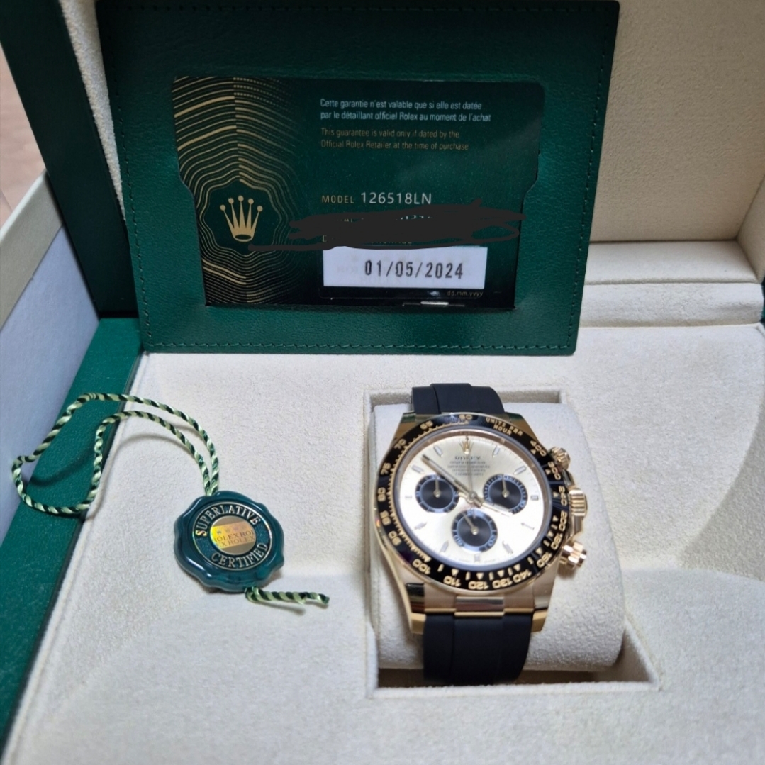 롤렉스 코스모그래프 데이토나 40mm 126518LN 골든 오이스터플렉스, 롤렉스 코스모그래프 데이토나 40mm 126518LN 골든 브라이트 블랙 오이스터플렉스 착용 스타일 - 1
