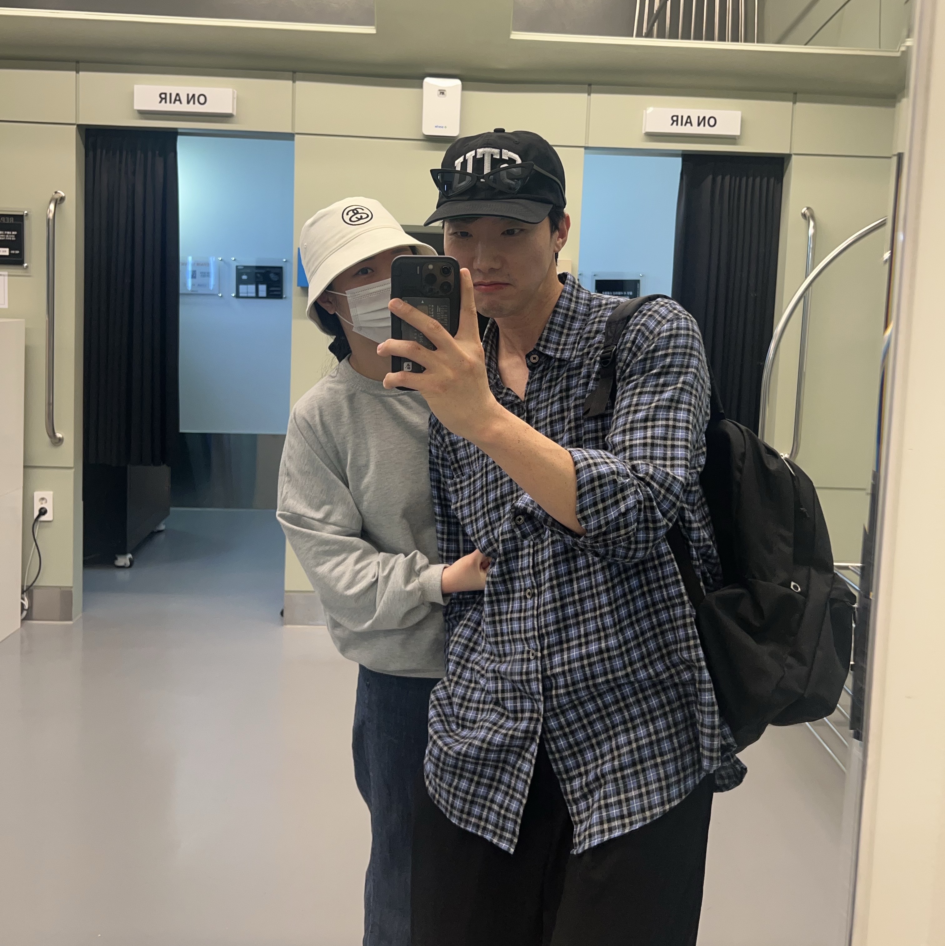 Our Legacy Above Shirt Cantrell Check, Stussy Stu Arch Strapback Cap Black 착용 스타일