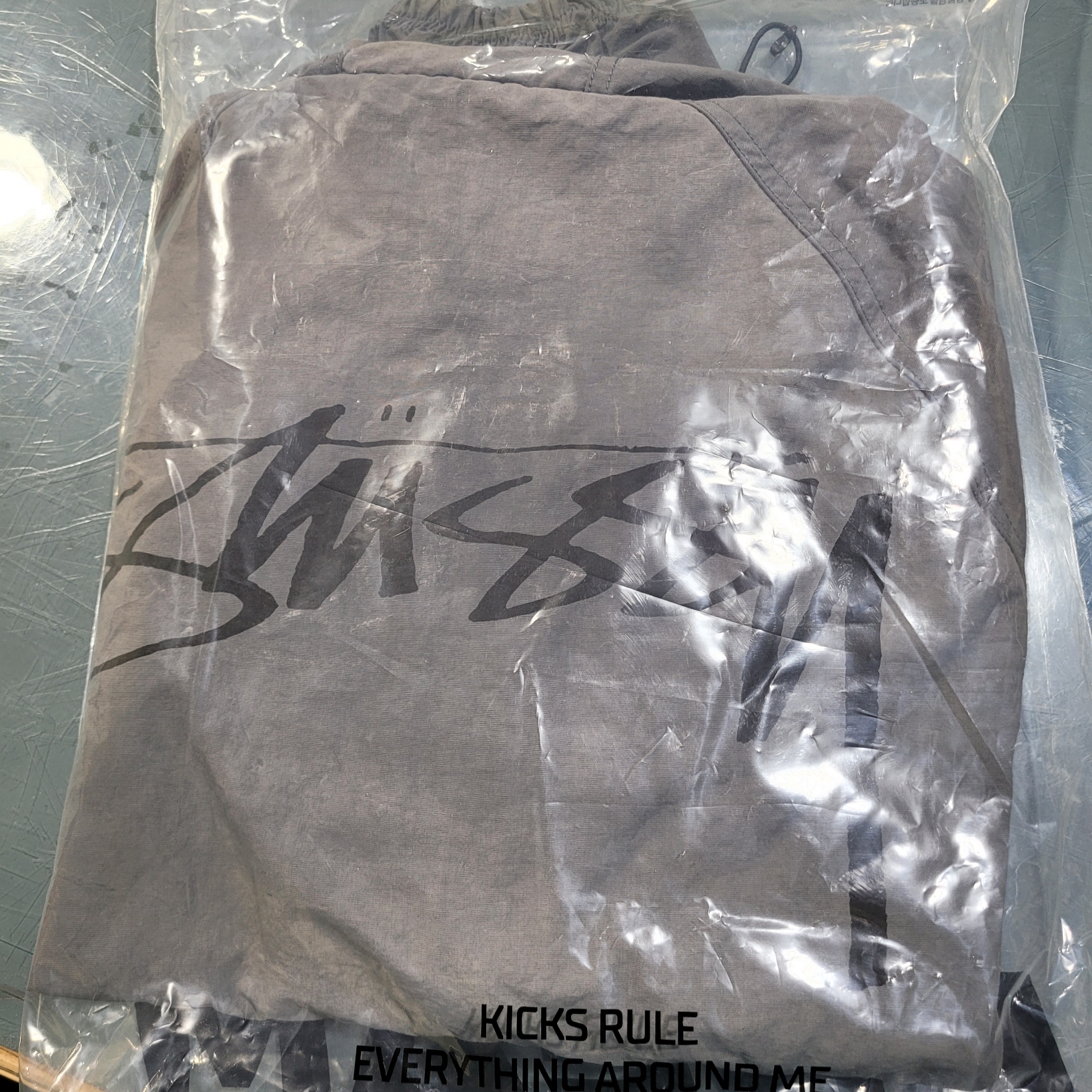 Stussy Wave Dye Beach Shell Jacket Grey 착용 스타일