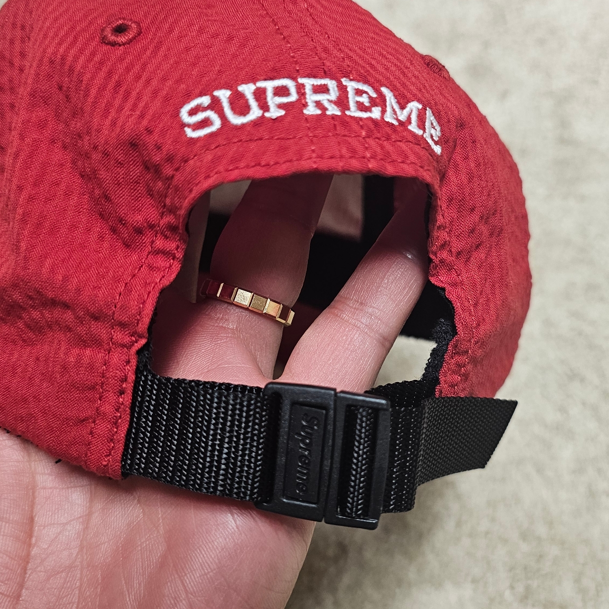 Supreme Seersucker S Logo 6-Panel Red - 24SS 착용 스타일 - 2