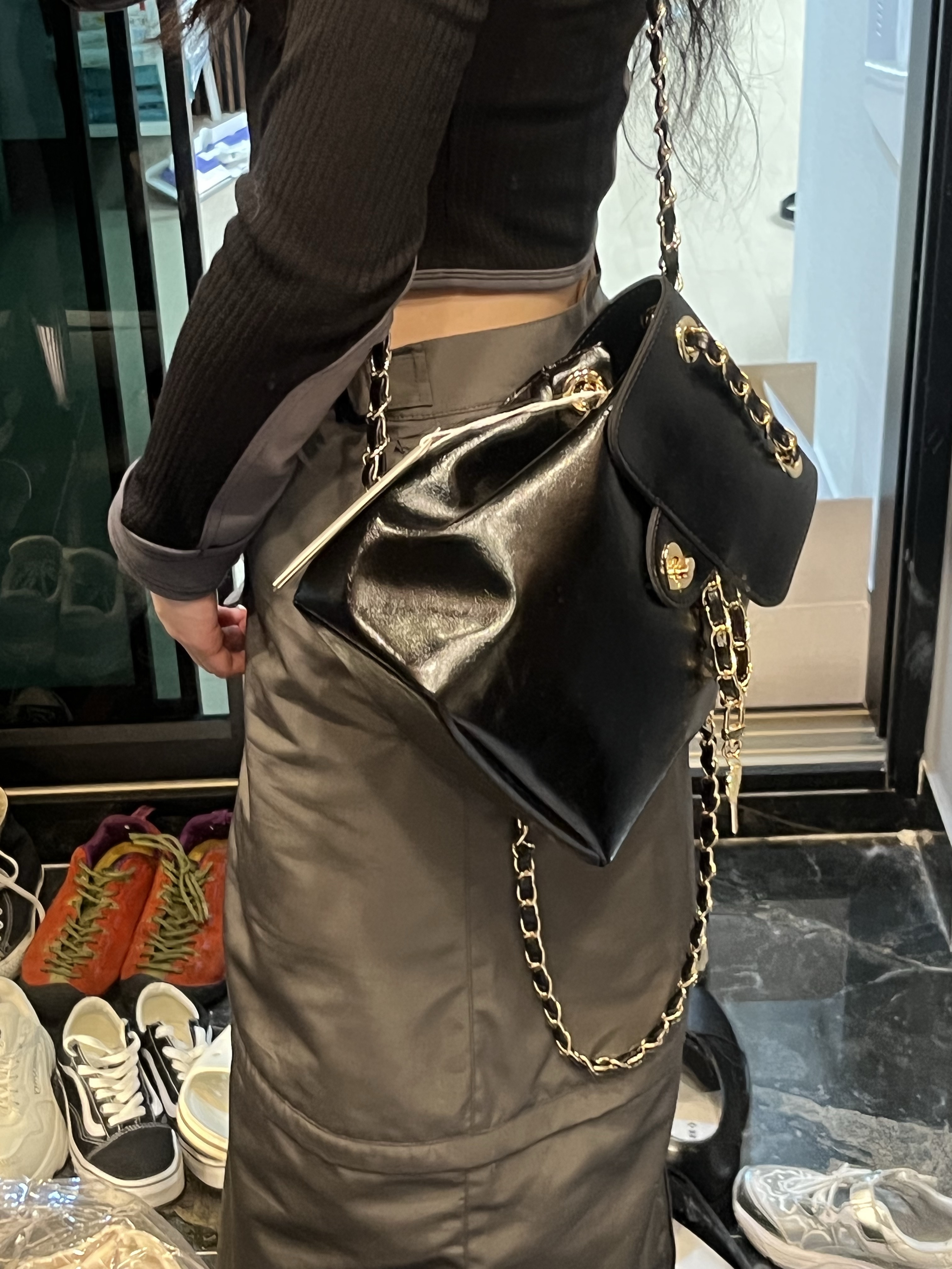 [KREAM 단독] Anoetic Heart Classic Backpack with Keyring Black, Anoetic Anc Classic Backpack Black 착용 스타일 - 1