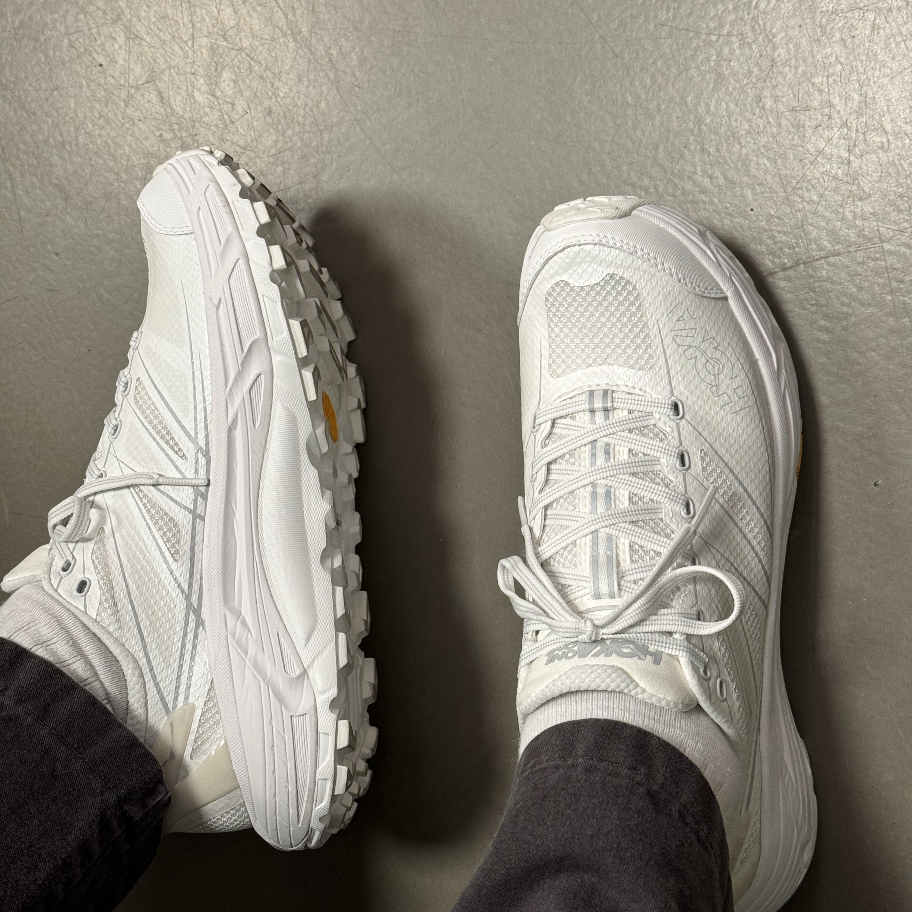 Hoka Mafate Speed 2 White Lunar Rock 착용 스타일 - 2