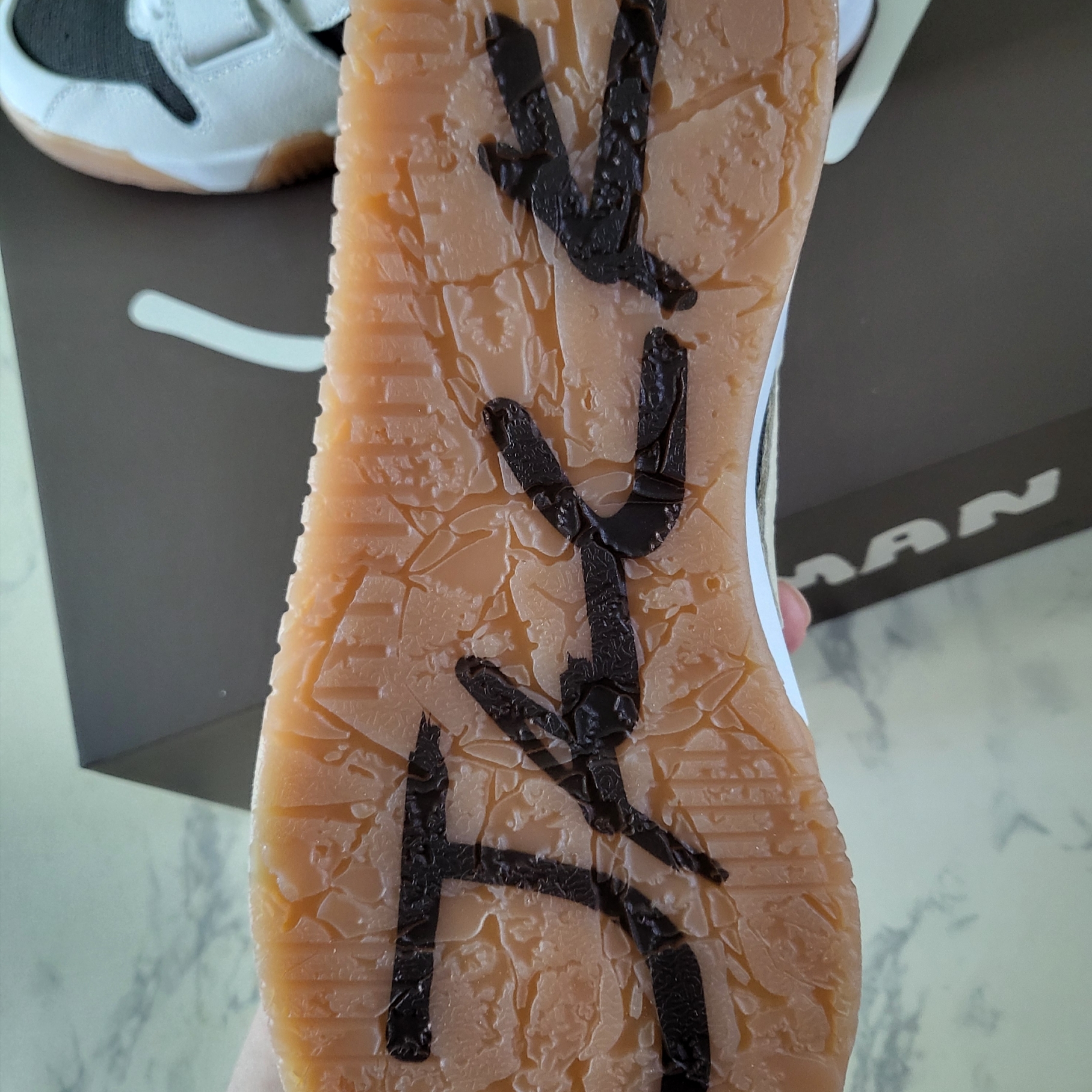 Jordan x Travis Scott Jumpman Jack TR Sail and Dark Mocha 착용 스타일 - 4