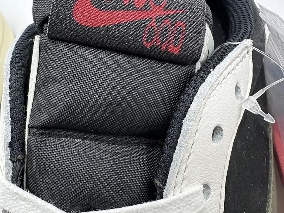 (W) Jordan 1 x Travis Scott Retro Low OG SP Medium Olive 착용 스타일 - 3