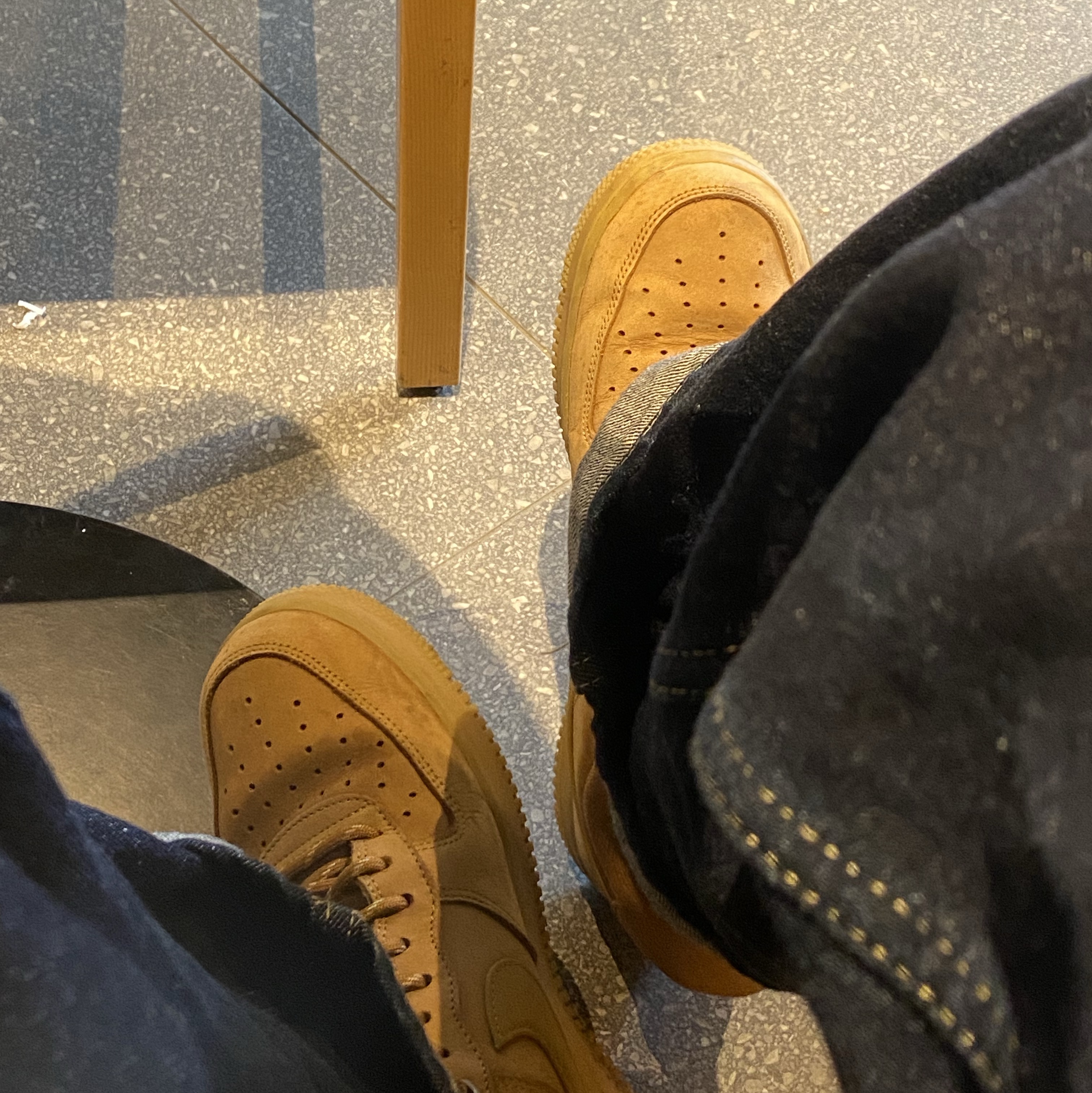Nike Air Force 1 '07 WB Flax 착용 스타일