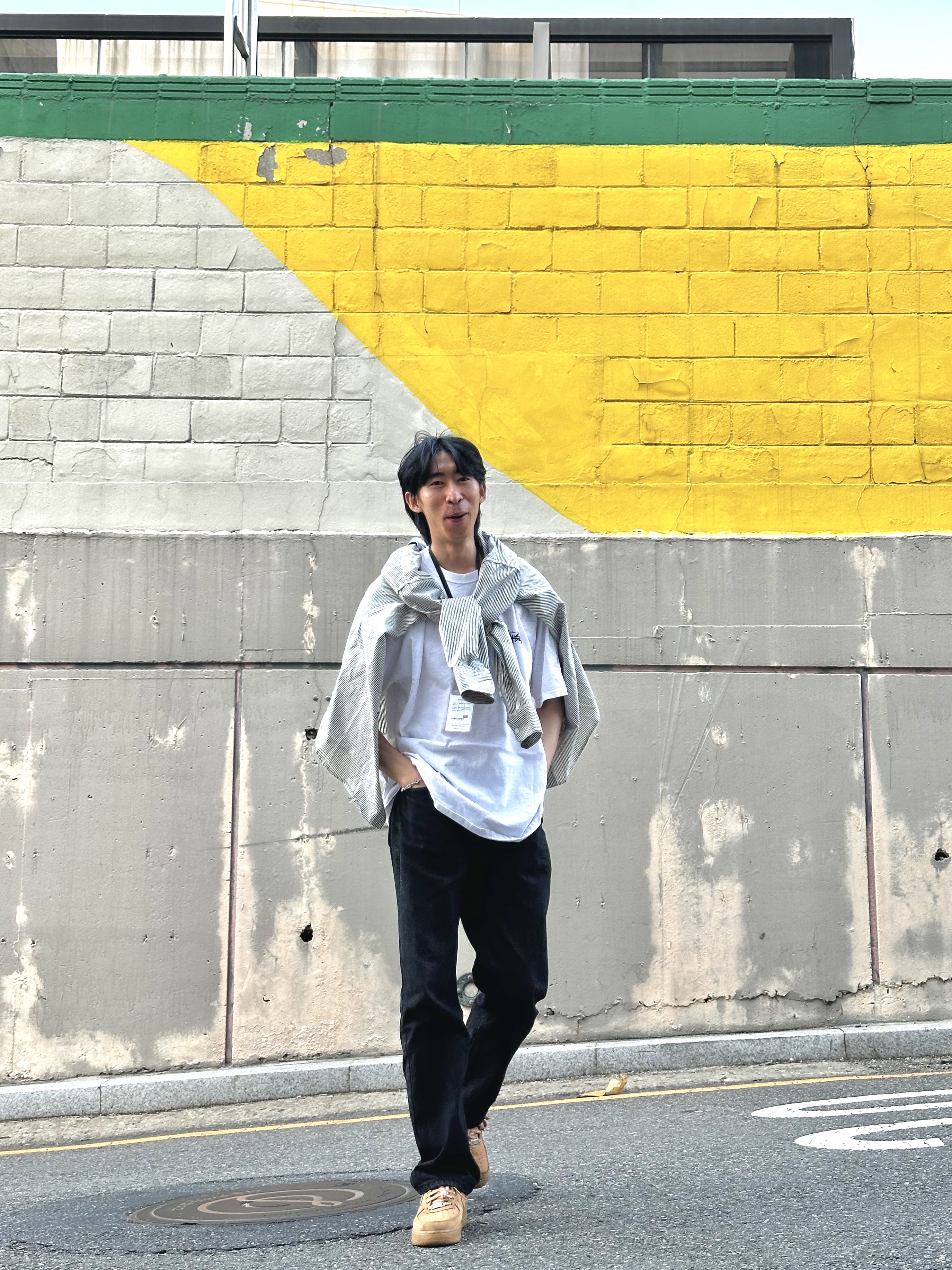 Stussy Fuzzy Dice T-Shirt White, Nike x Supreme Air Force 1 Low Flax 착용 스타일 - 2