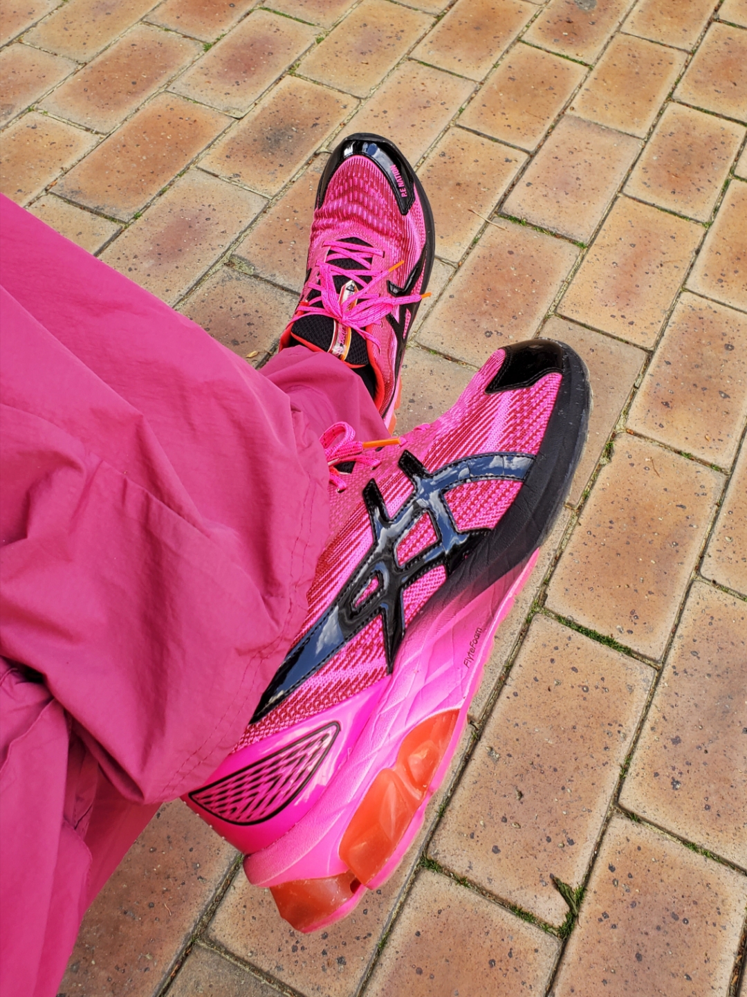 Essentials x New Era E Trucker Cap Black, (W) Asics x P.E Nation Gel-Quantum 180 VII Pink Glo Black 착용 스타일 - 3