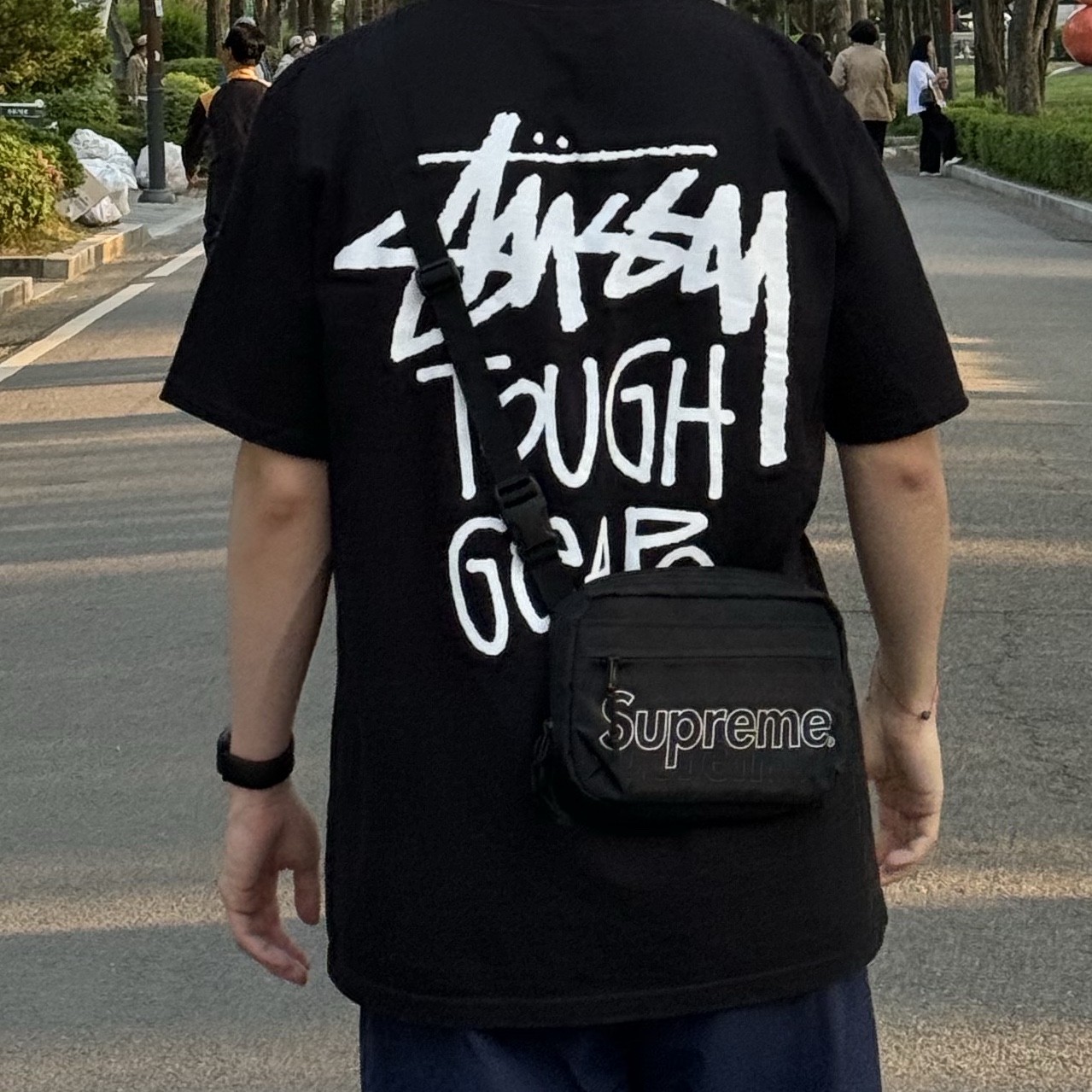 Stussy Tough Gear T-Shirt Black, Supreme Shoulder Bag Black - 18FW 착용 스타일