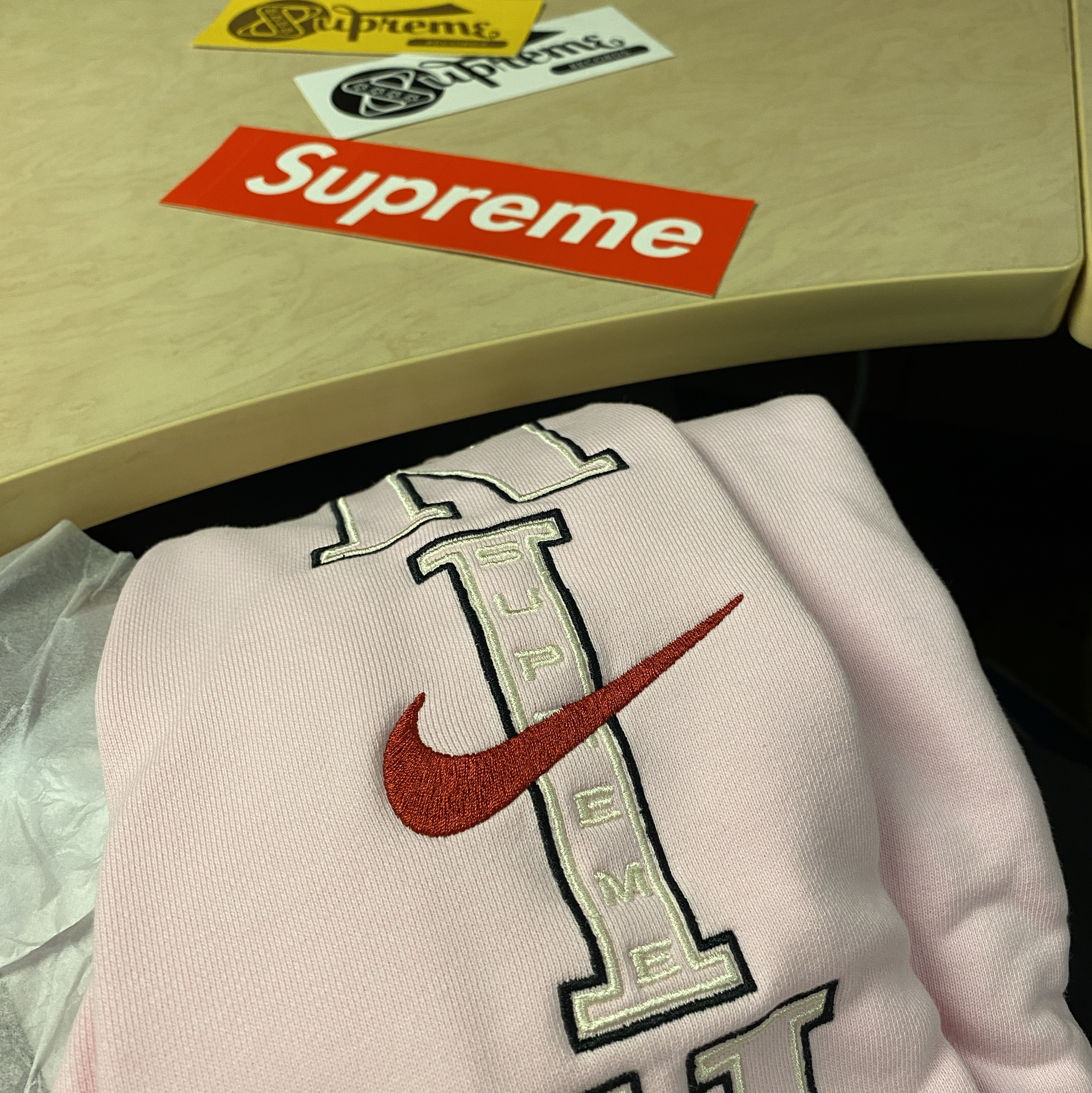 Supreme x Nike Hooded Sweatshirt Light Pink - 24SS 착용 스타일