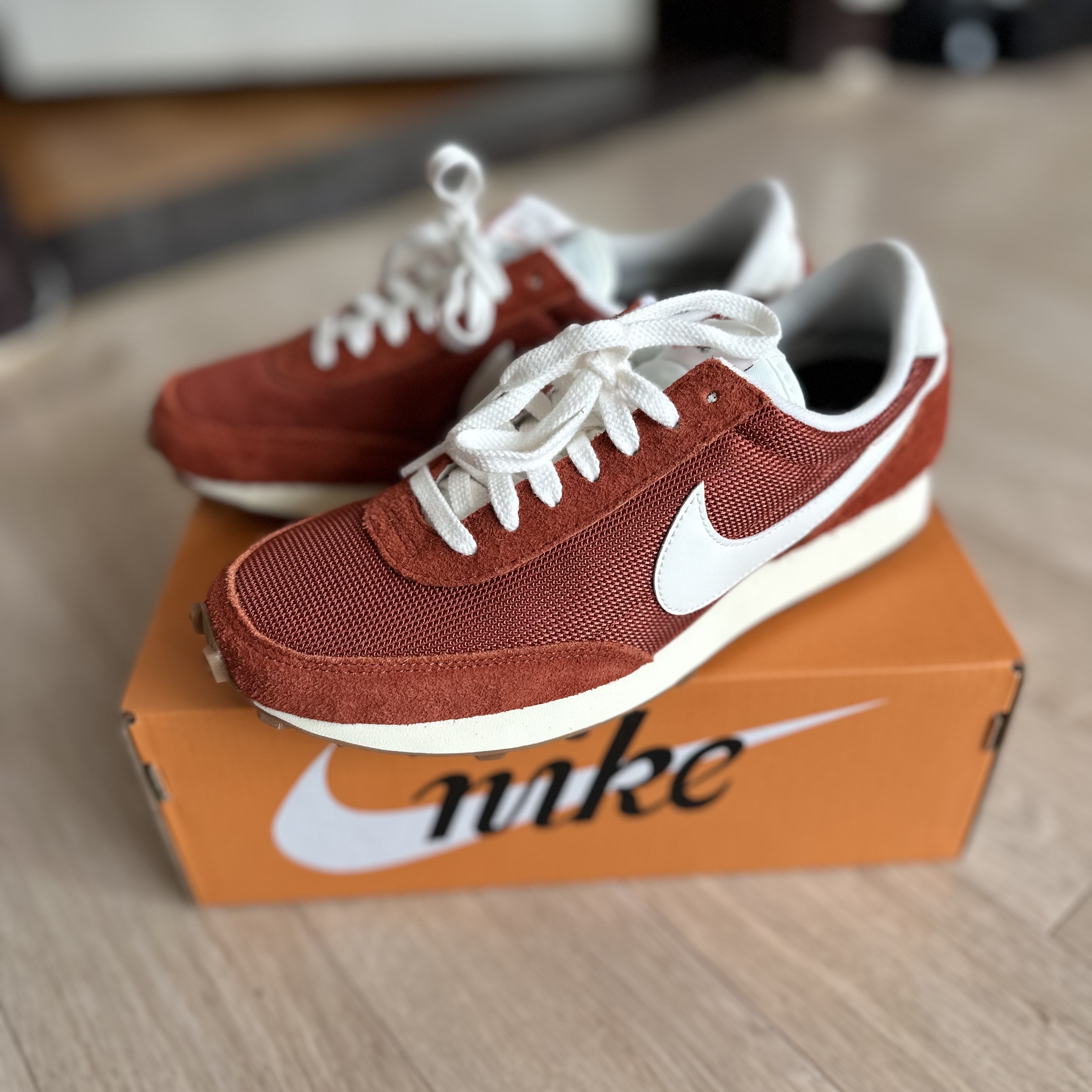 (W) Nike Daybreak Vintage Rugged Orange 착용 스타일