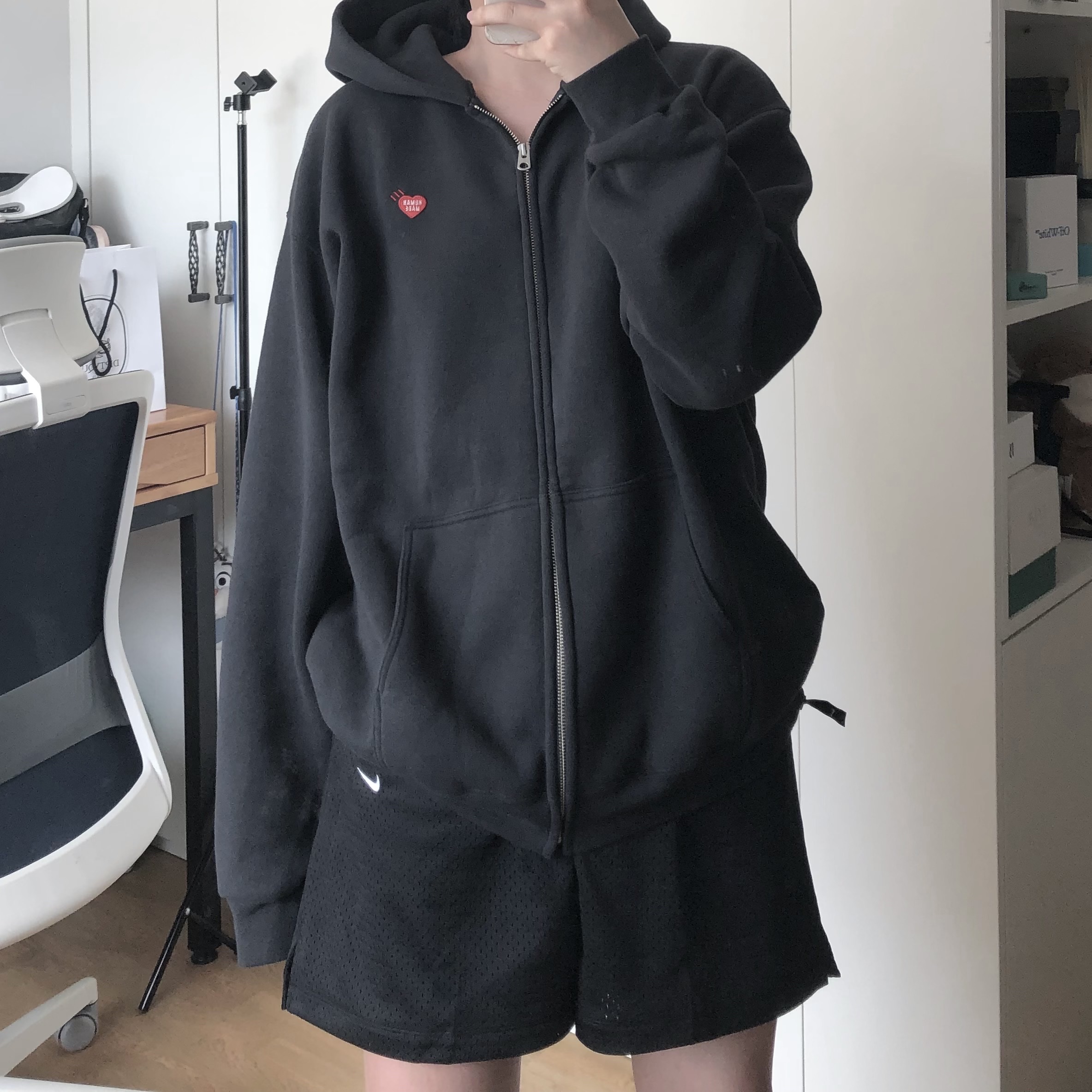 Human Made Zip-Up Hoodie Black 착용 스타일 - 1