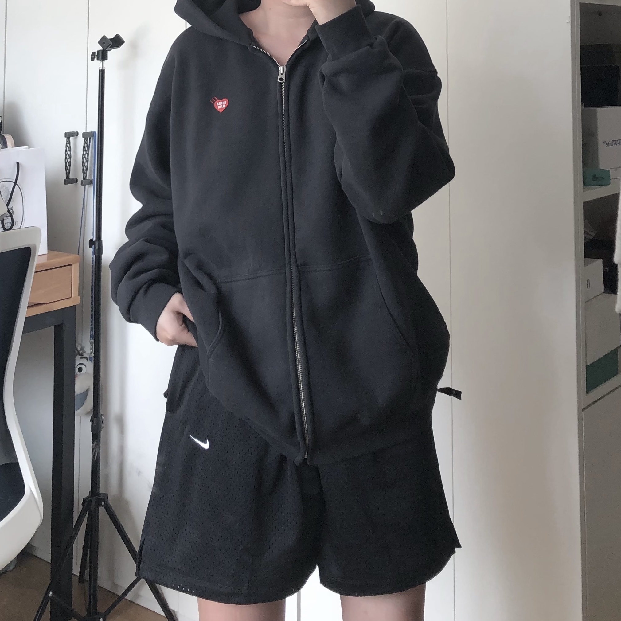 Human Made Zip-Up Hoodie Black 착용 스타일 - 2