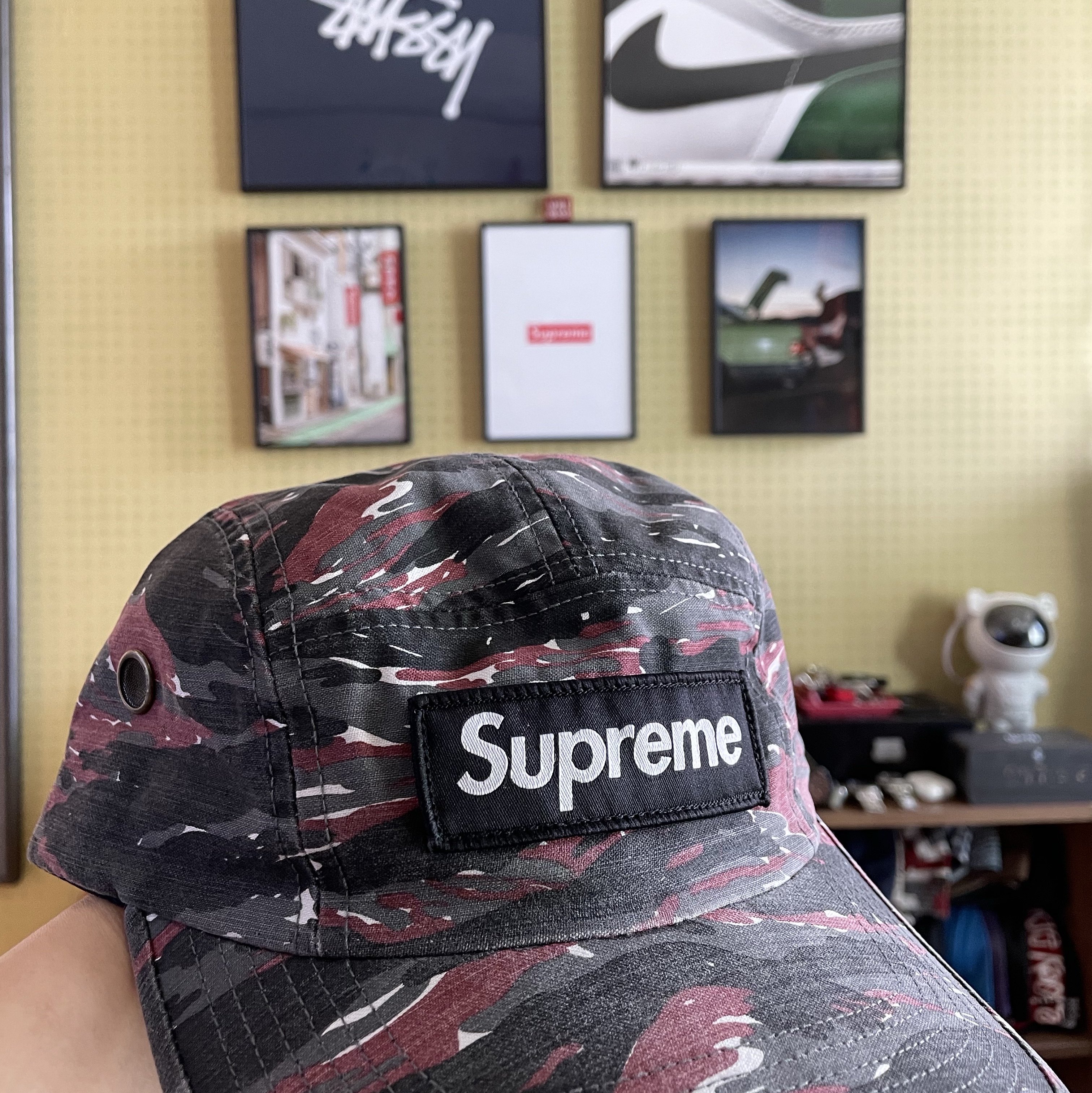 Supreme Military Camp Cap Red Tiger - 24SS 착용 스타일