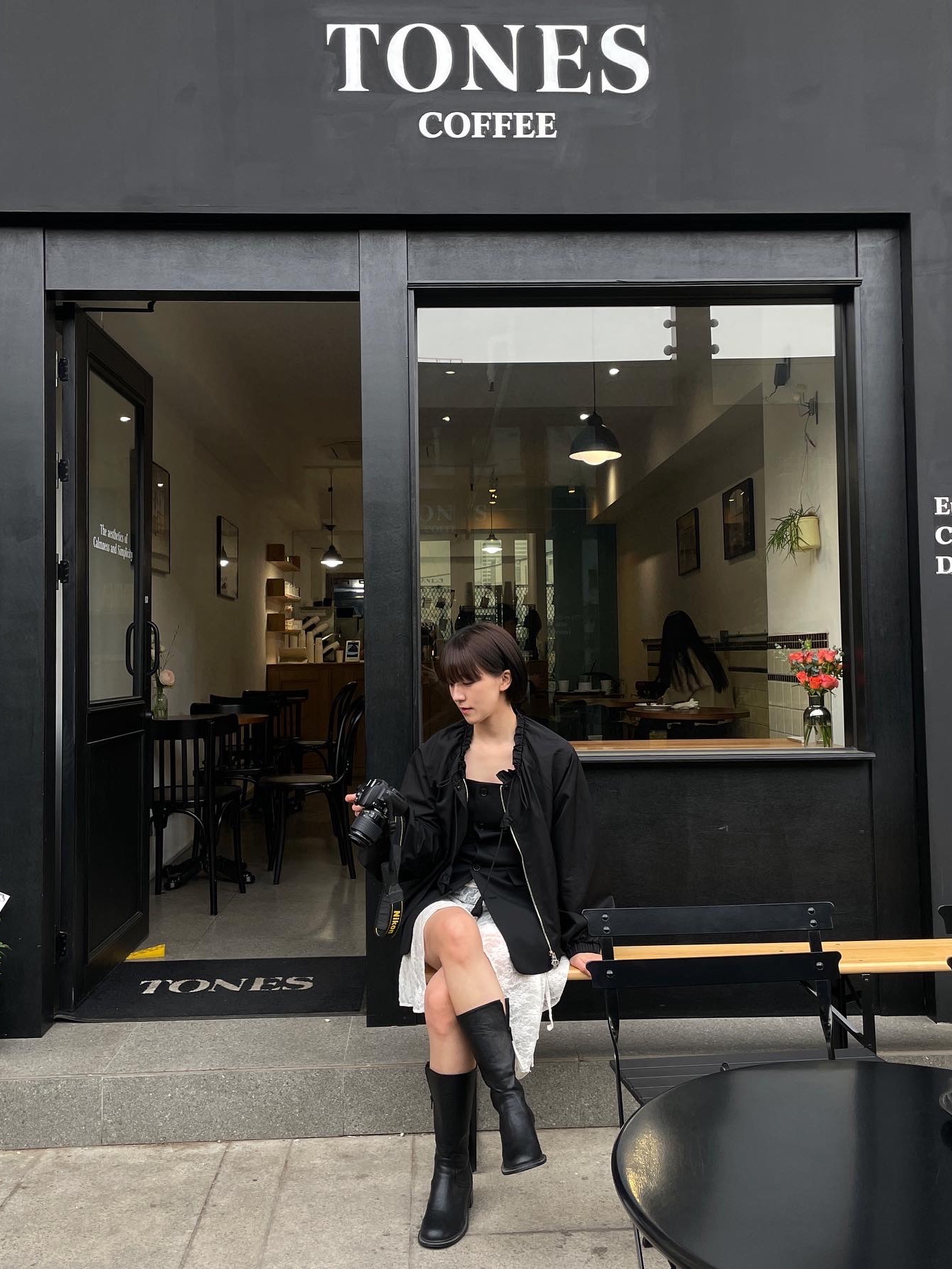 STUDIOTABLE Belted Button Up Blazer Top Black 착용 스타일 - 1