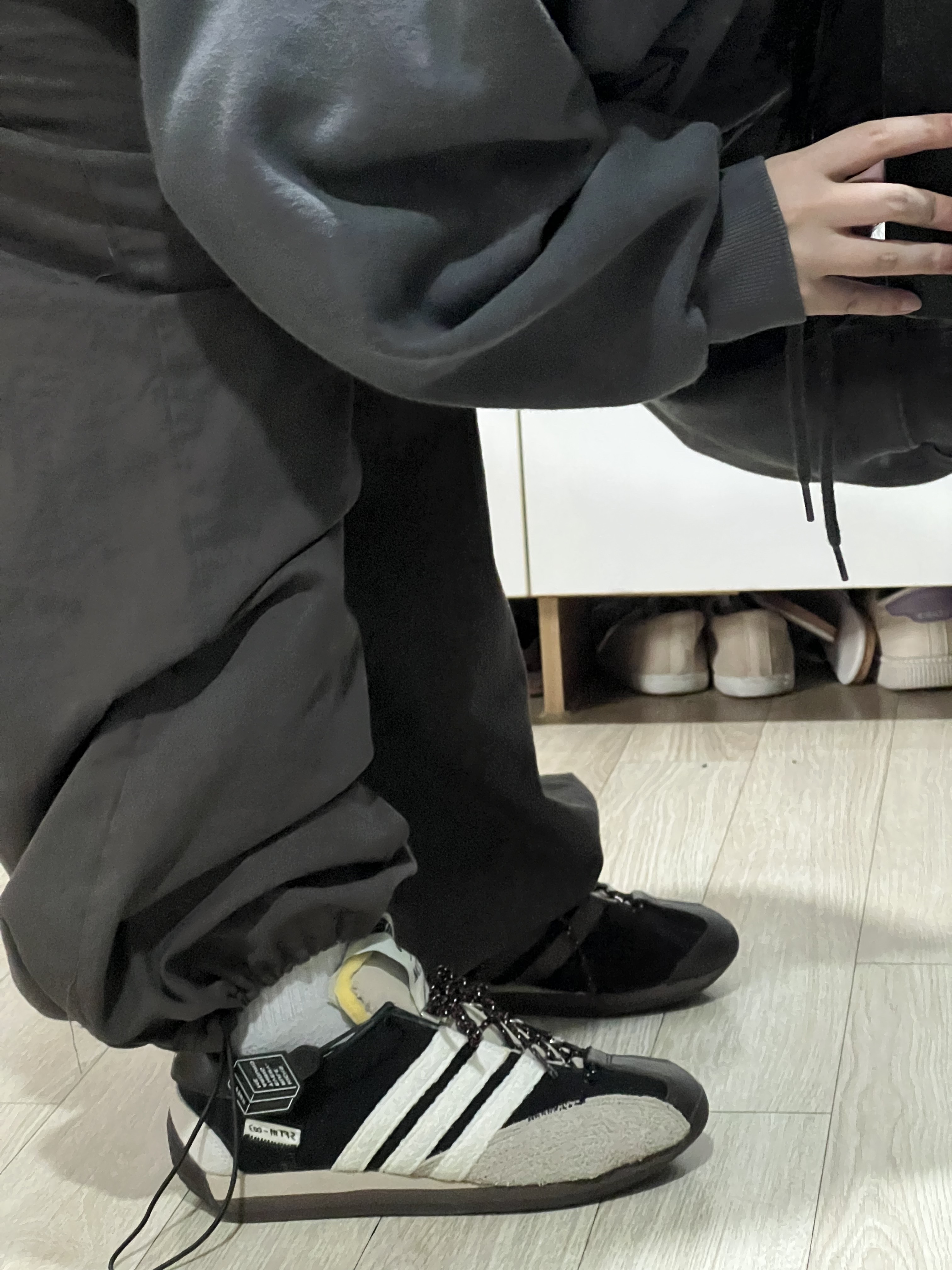 Adidas x Song for the Mute Country OG Core Black Core White 착용 스타일 - 1
