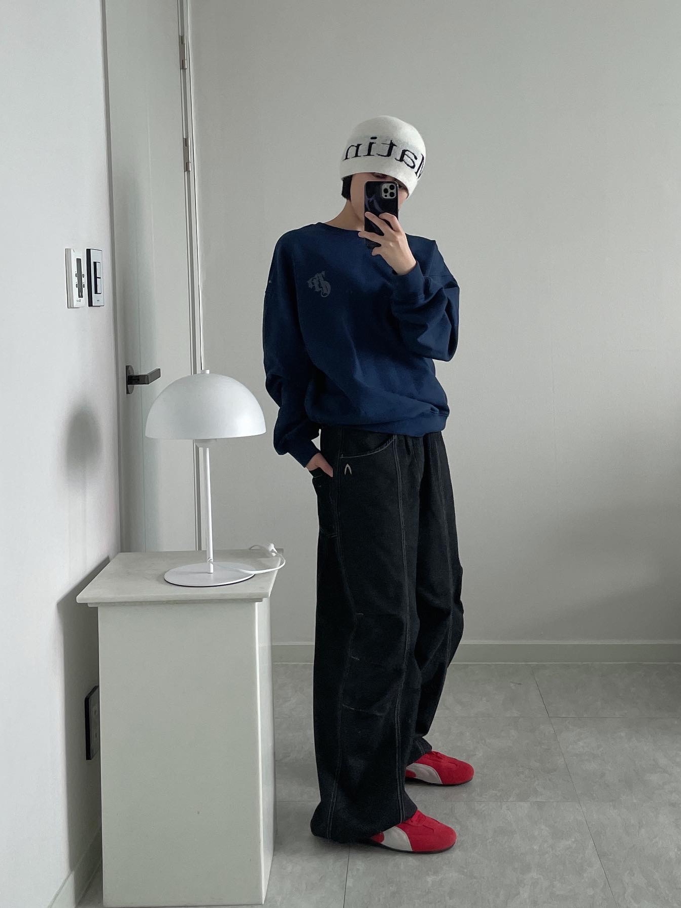 Matin Kim Logo Jacquard Short Beanie White, Puma Speedcat OG Sparco Ribbon Red White 착용 스타일 - 2