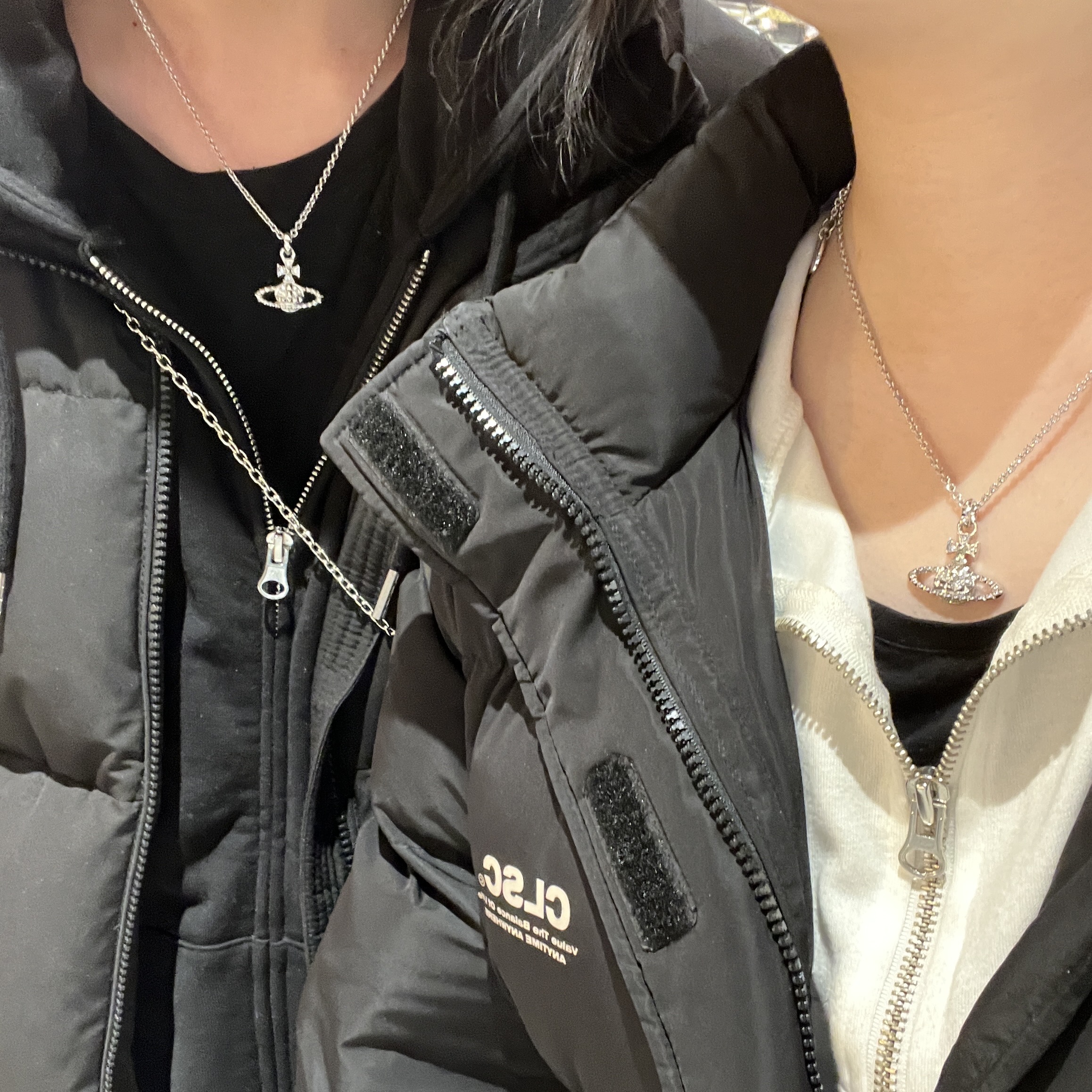 Vivienne Westwood Mayfair Bas Relief Pendant Silver 착용 스타일