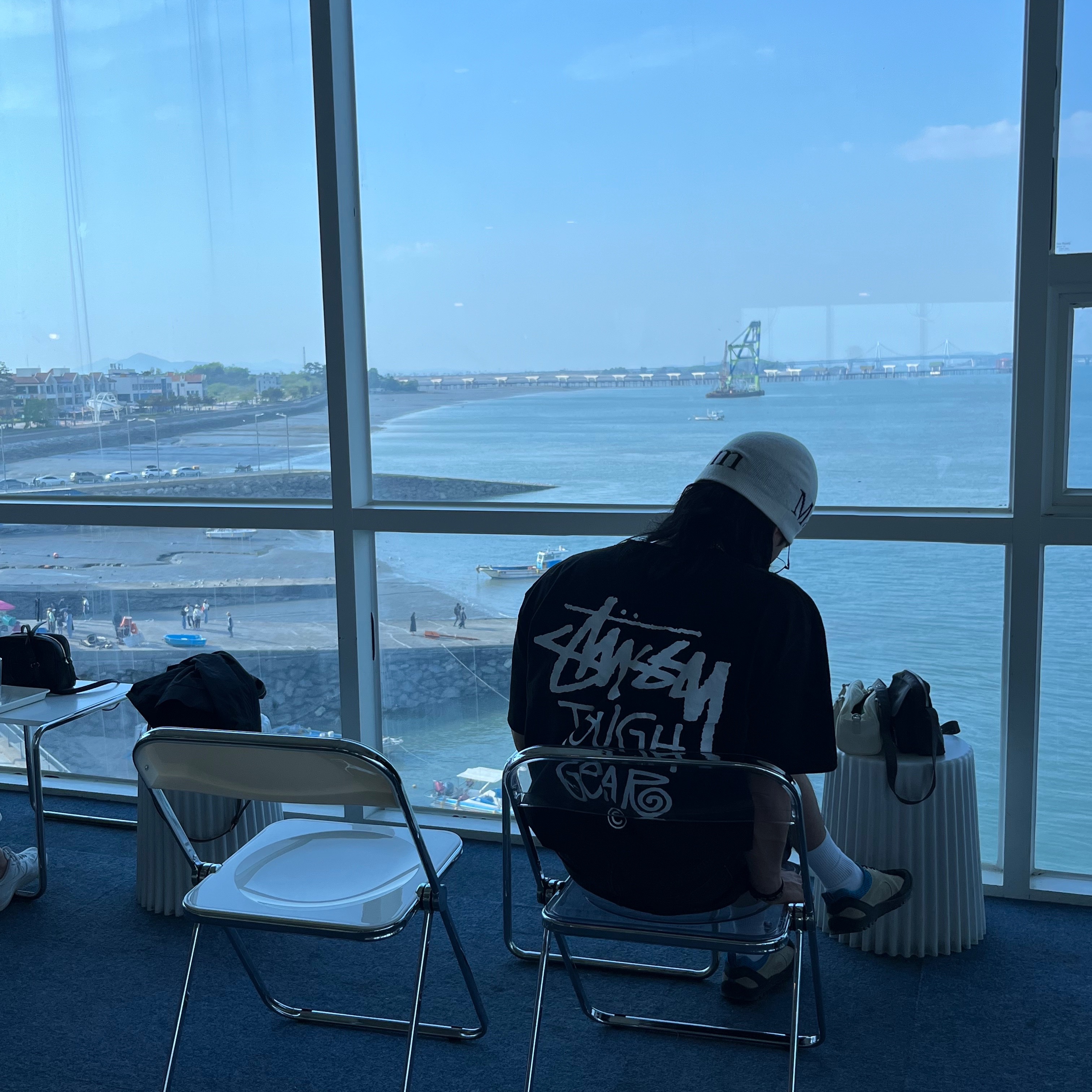 Matin Kim Logo Jacquard Short Beanie White, Stussy Tough Gear T-Shirt Black 착용 스타일 - 3