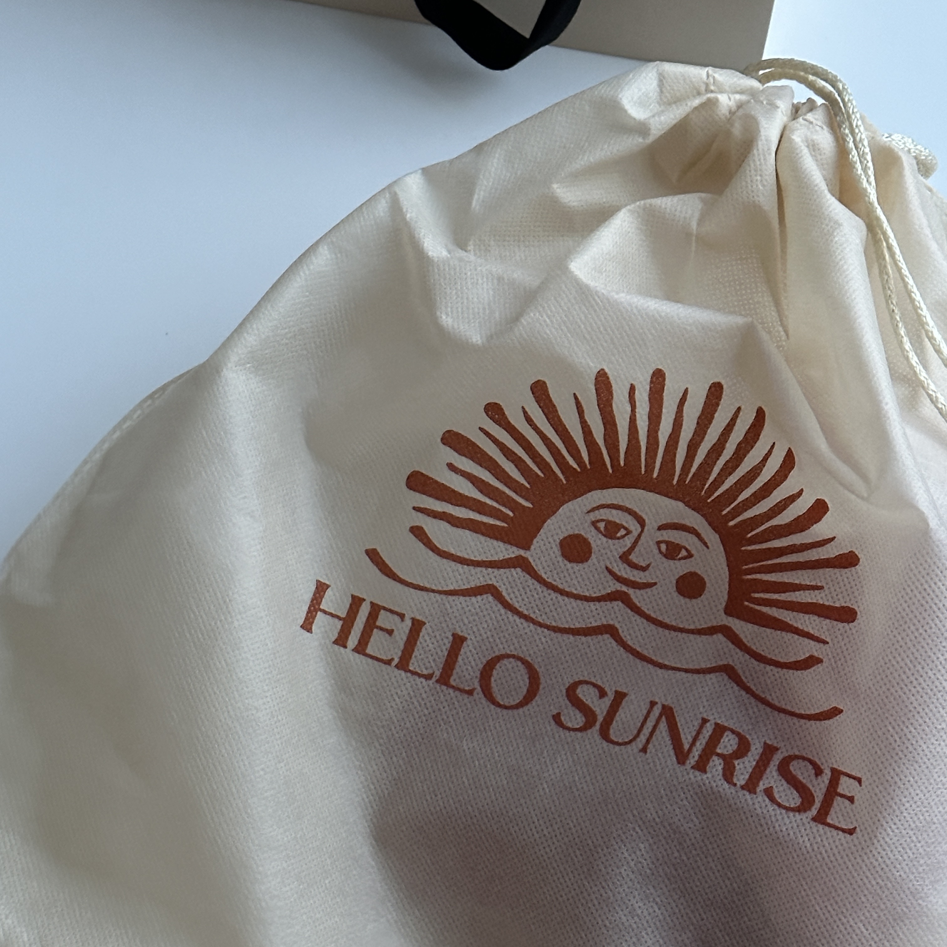 Hello Sunrise Washed VTG Arch Logo Ball Cap Vintage Pink 착용 스타일