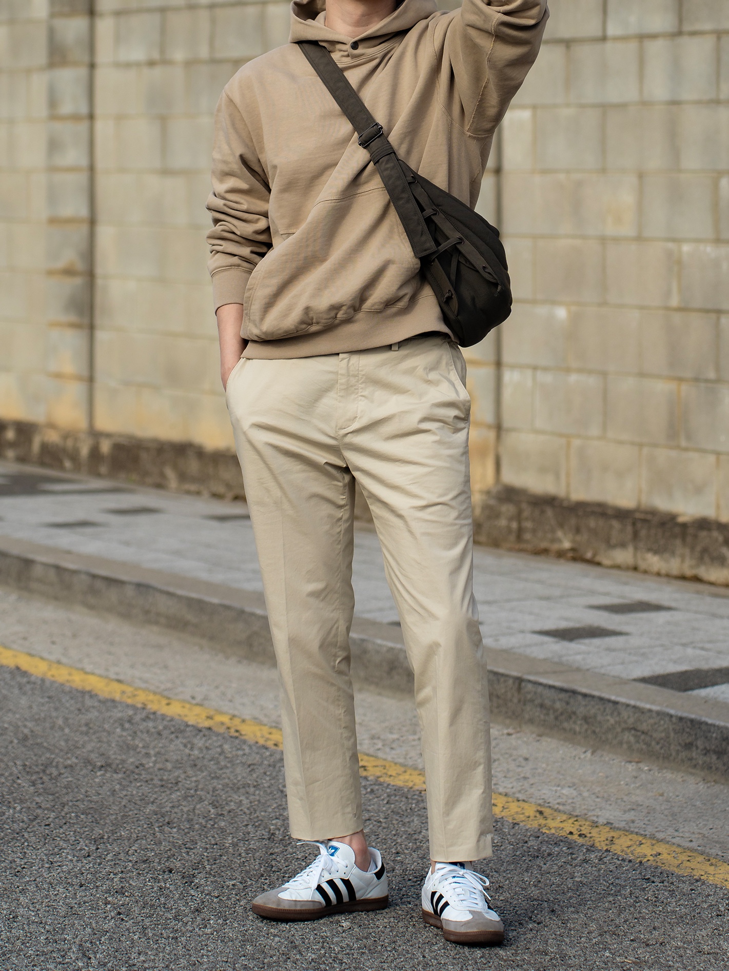 Adidas Samba OG Cloud White, Lemaire Small Soft Game Bag Nylon Canvas Espresso - Ssense Exclusive 착용 스타일 - 2
