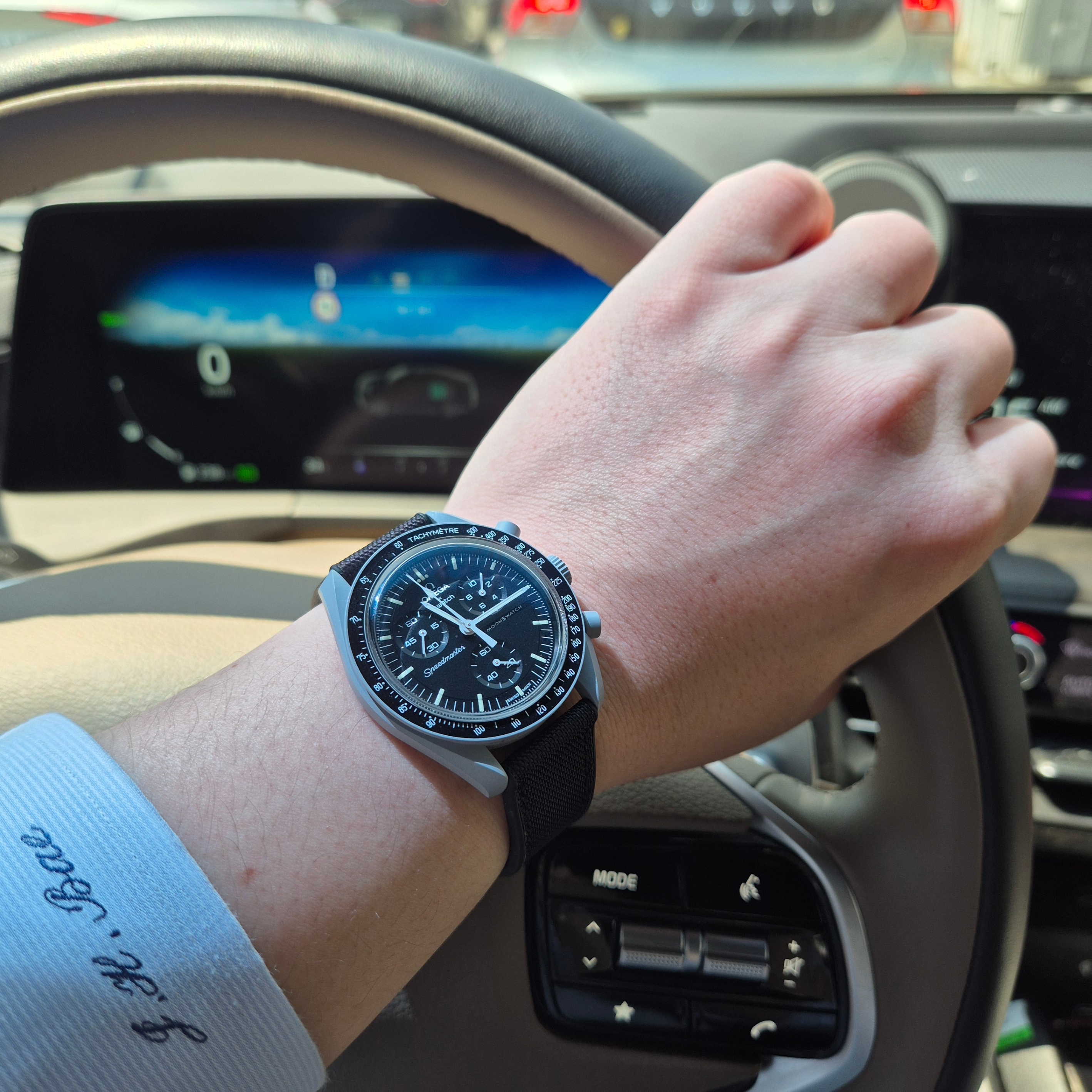 Swatch x Omega Bioceramic MoonSwatch Mission To The Moon 착용 스타일