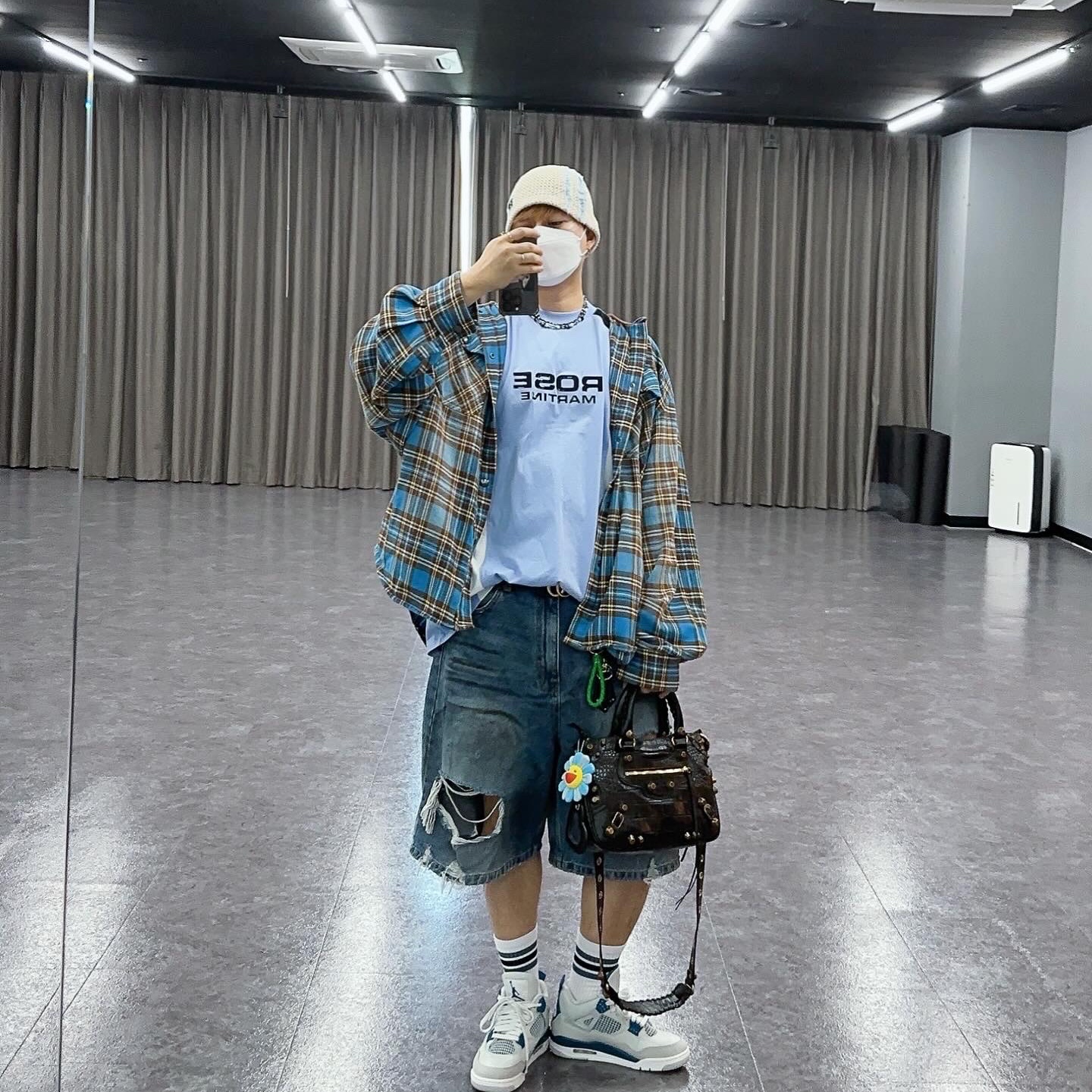 Martine Rose Oversized Panelled T-Shirt Blue White Black, Jordan 4 Retro Industrial Blue 착용 스타일