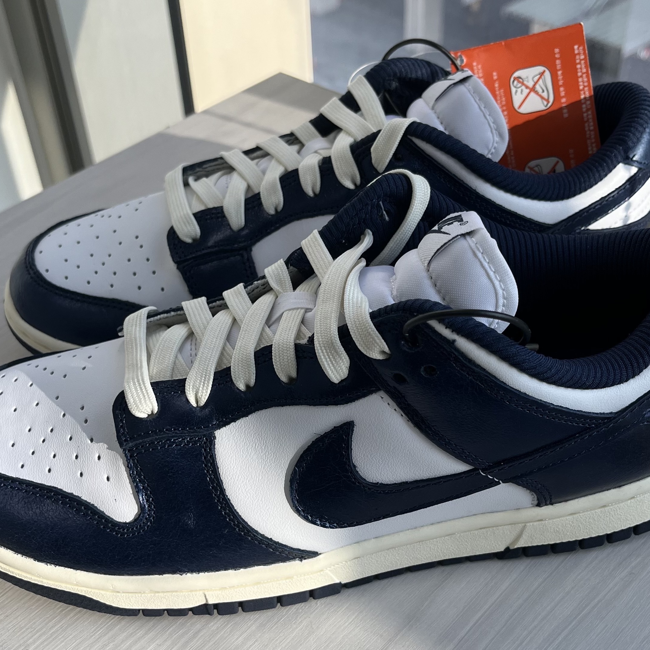 (W) Nike Dunk Low PRM Midnight Navy and White 착용 스타일