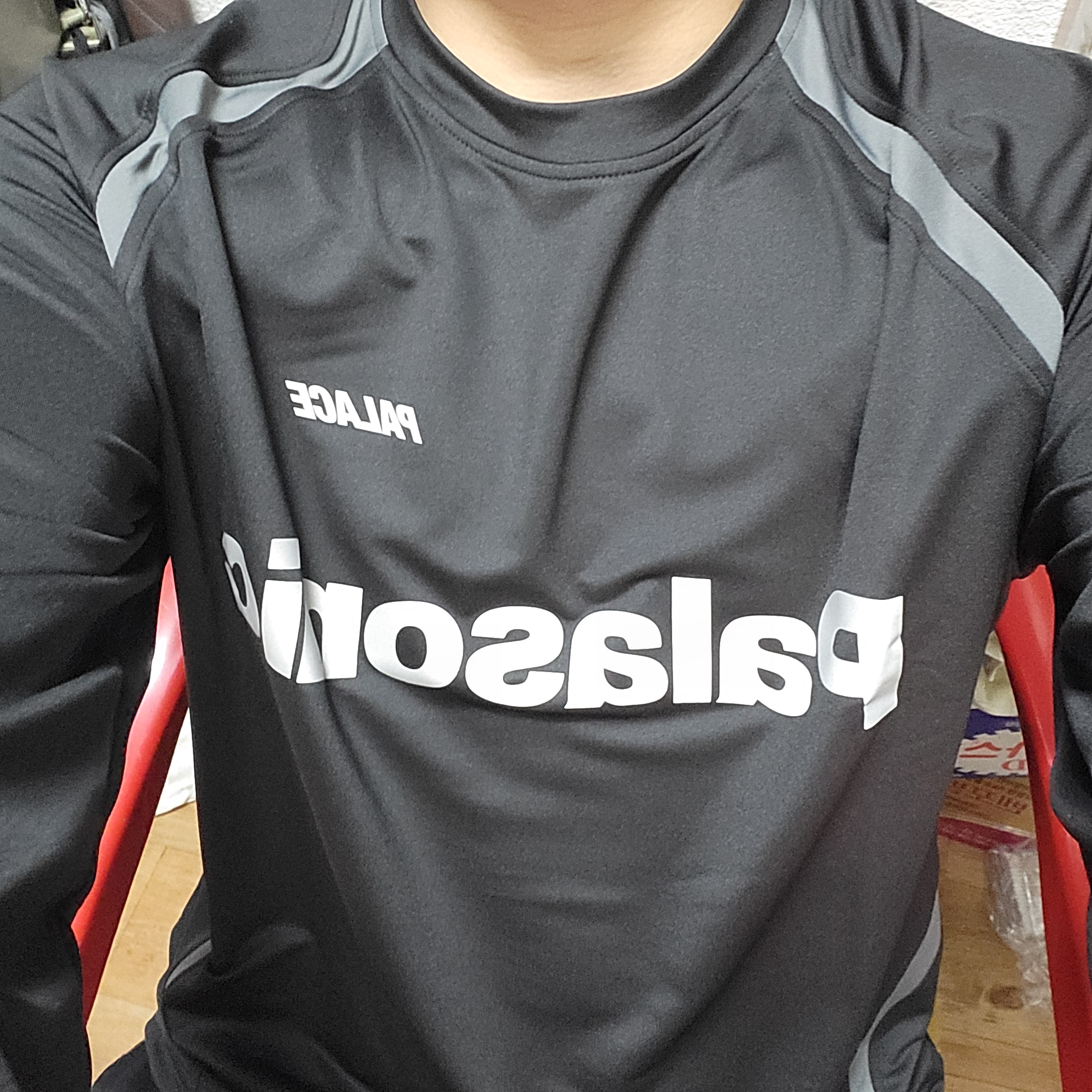 Palace Trail Runner Long Sleeve Black - 24SS 착용 스타일