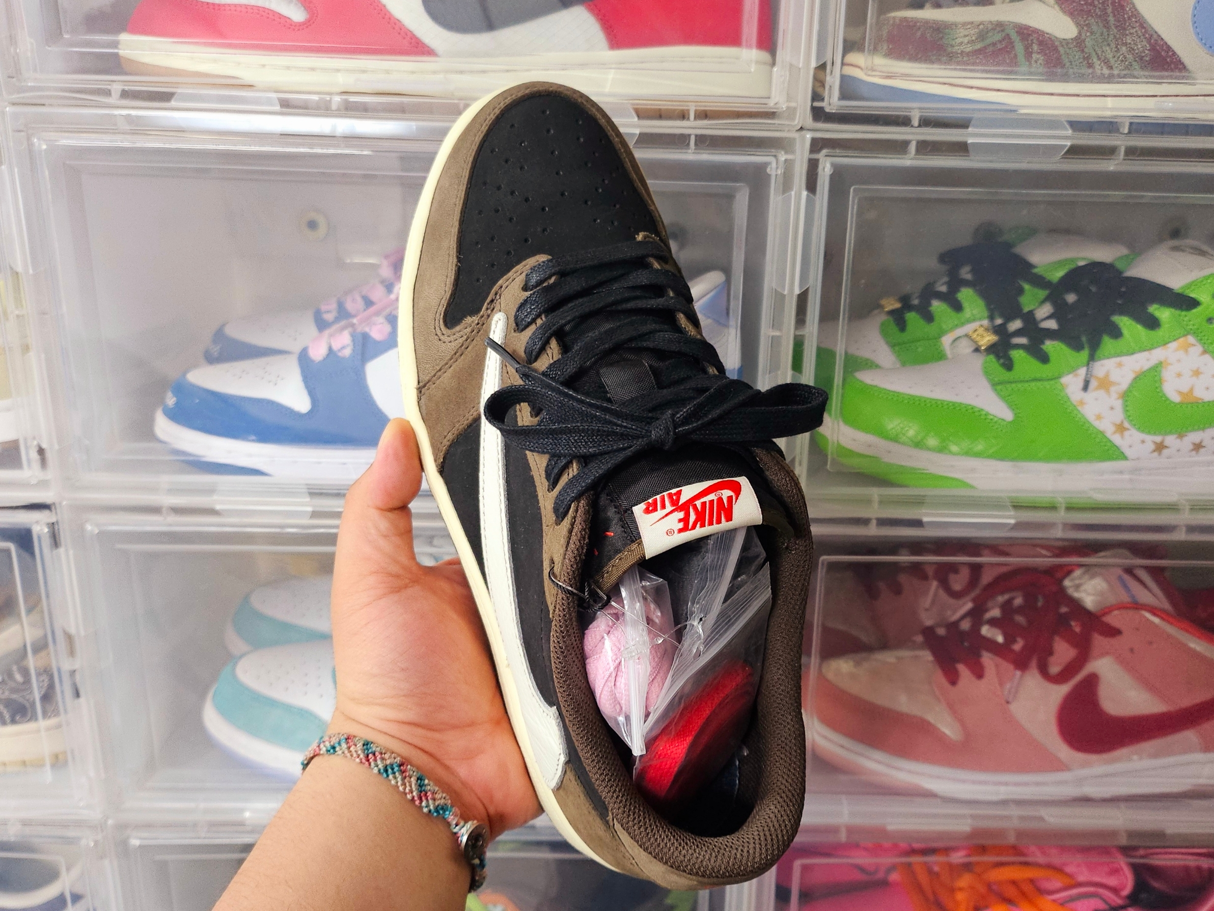 Jordan 1 x Travis Scott Retro Low OG SP Mocha 착용 스타일 - 3