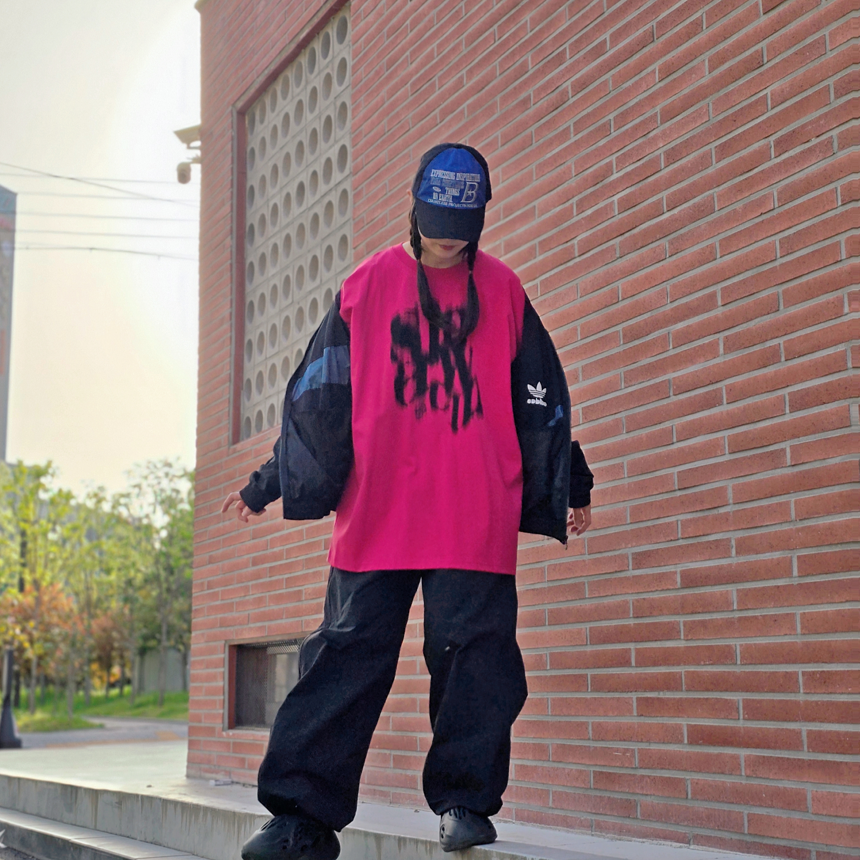 Adidas Yeezy Foam RNNR Onyx 착용 스타일 - 2