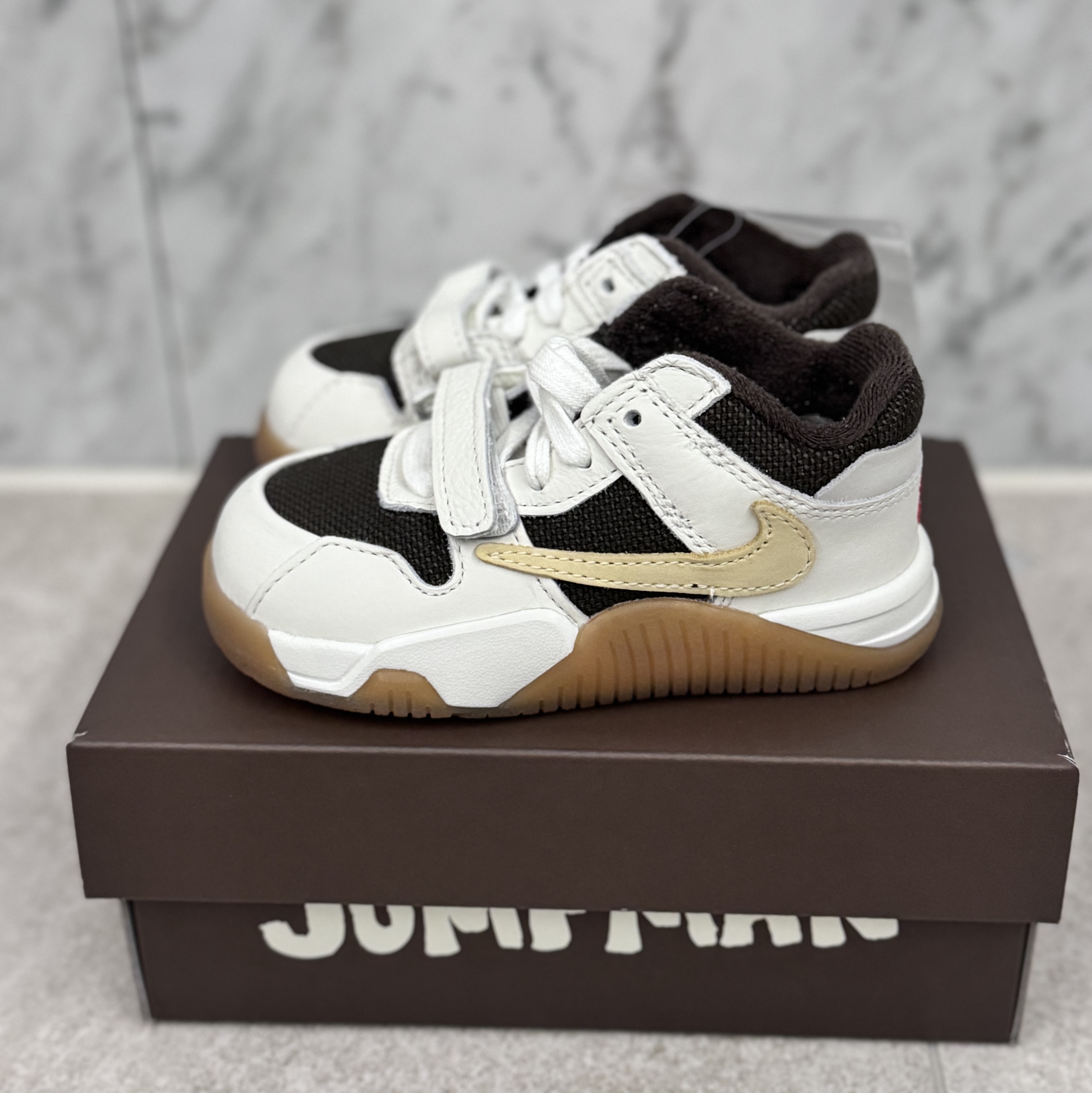 (TD) Jordan x Travis Scott Jumpman Jack TR Sail and Dark Mocha 착용 스타일 - 3