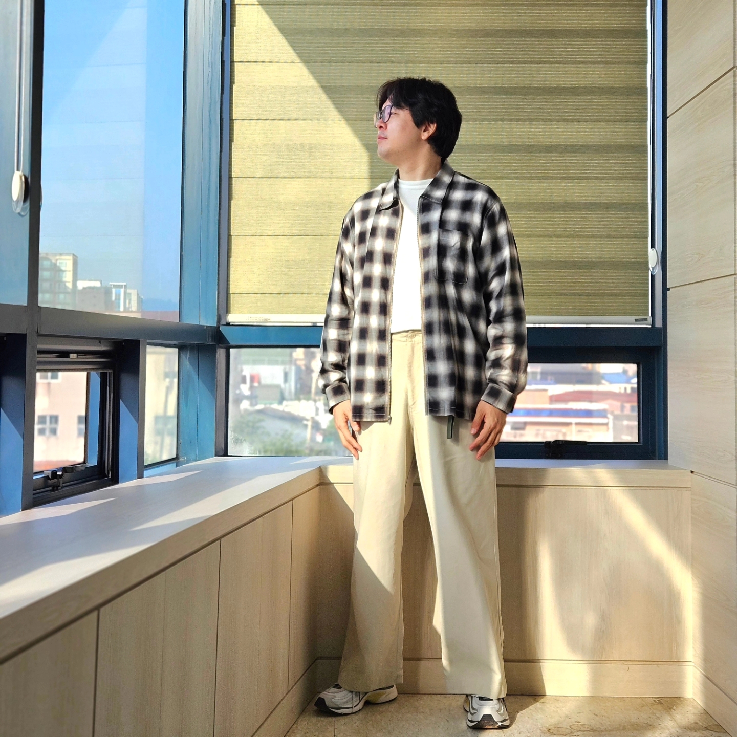 스투시 쉐도우 플래드 집 롱슬리브 셔츠 네이비, 리복 x 라이풀 프리미어 펌프 파리 그레이 착용 스타일 - 2