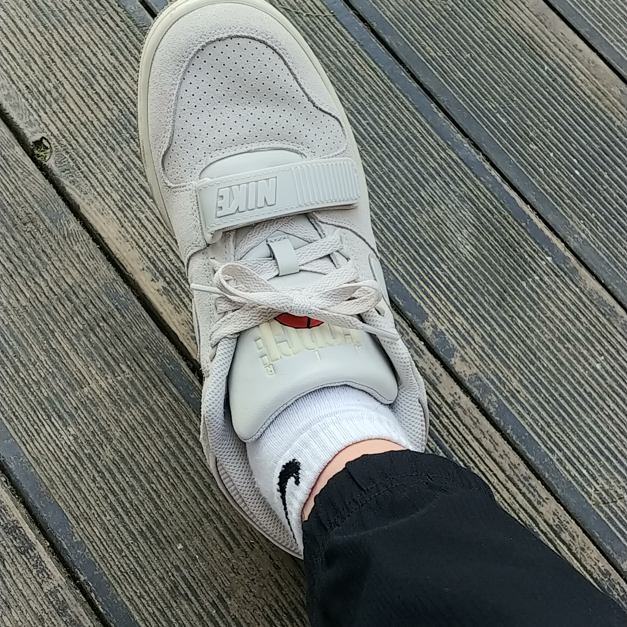 Nike Air Alpha Force 88 Light Bone and Coconut Milk 착용 스타일 - 4