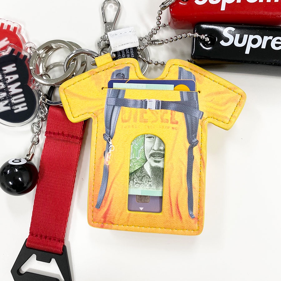 Diesel Trump Micro Keyring Yellow, Supreme Floating Keychain Black - 23FW 착용 스타일 - 2