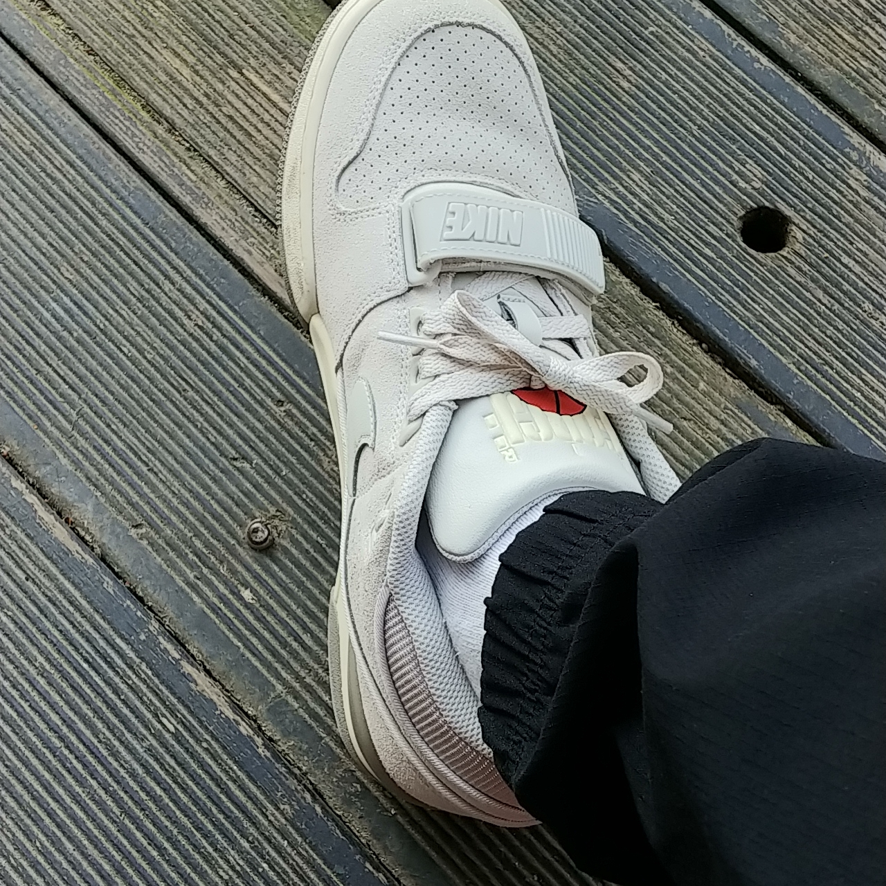 Nike Air Alpha Force 88 Light Bone and Coconut Milk 착용 스타일 - 3