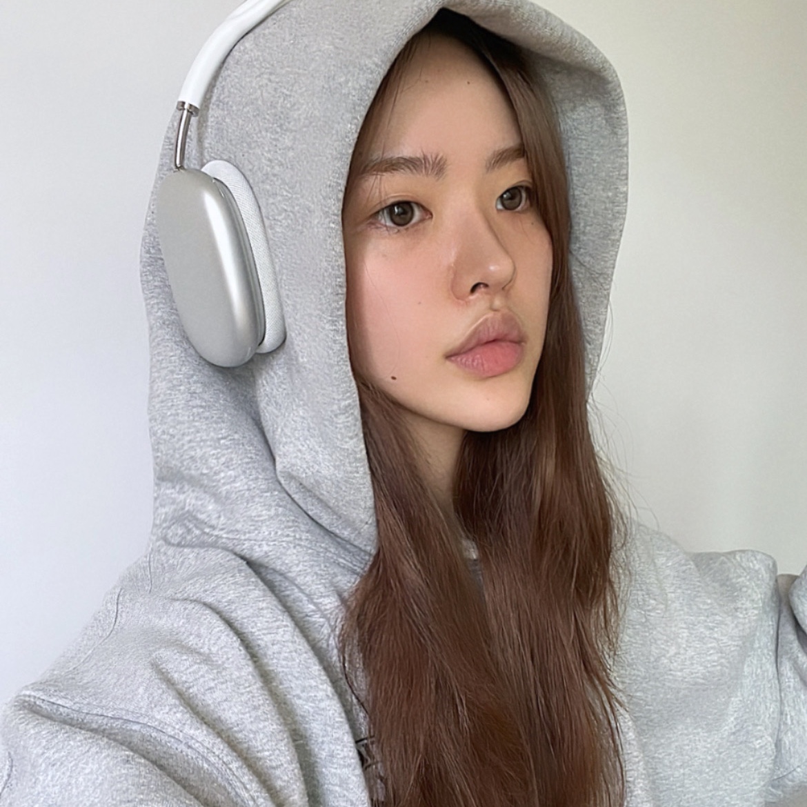 Apple AirPods Max Lightning Silver (Korean Ver.), Punch Drunk Parties Circle Logo Oversized Hoodie Gray 착용 스타일 - 1