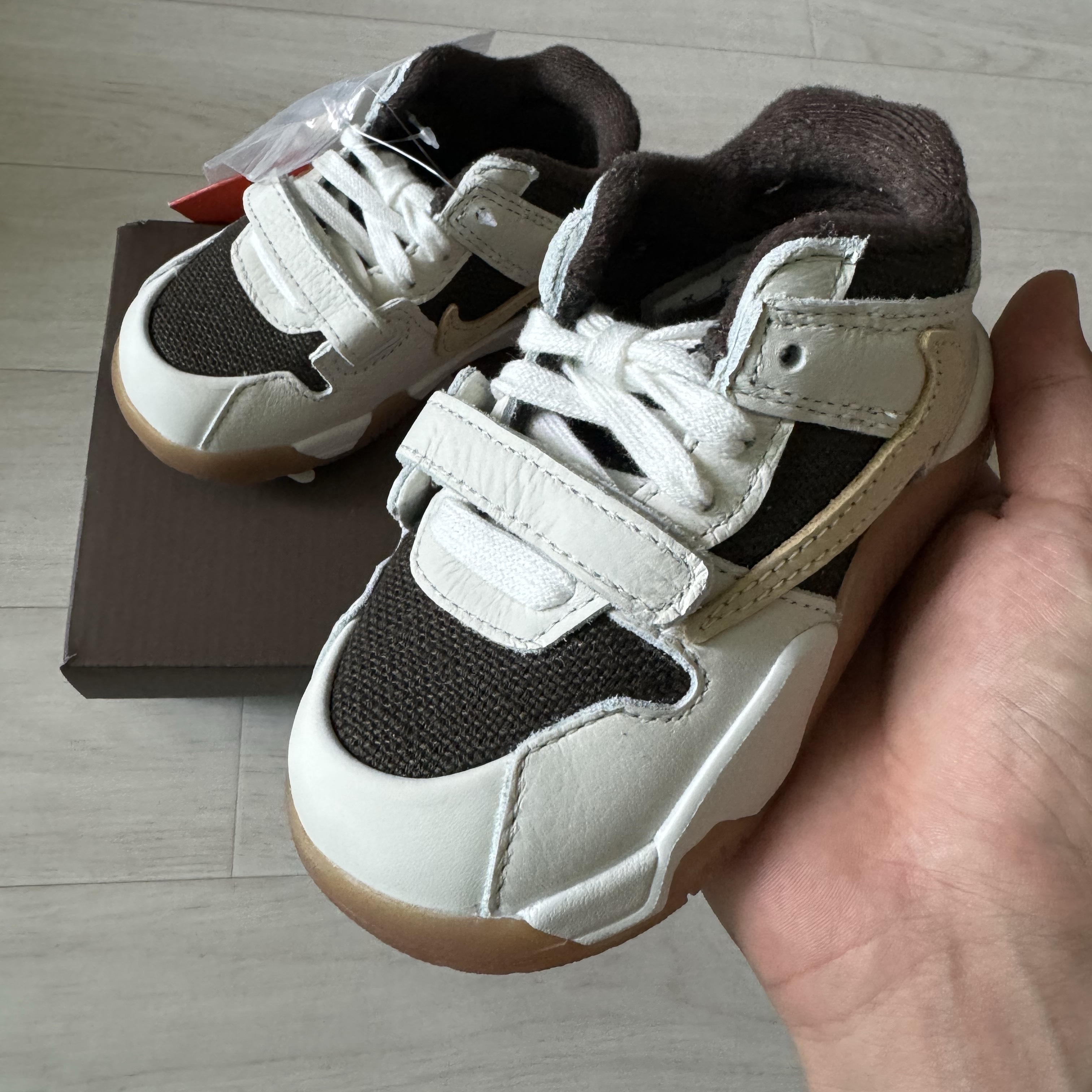 (TD) Jordan x Travis Scott Jumpman Jack TR Sail and Dark Mocha 착용 스타일 - 1