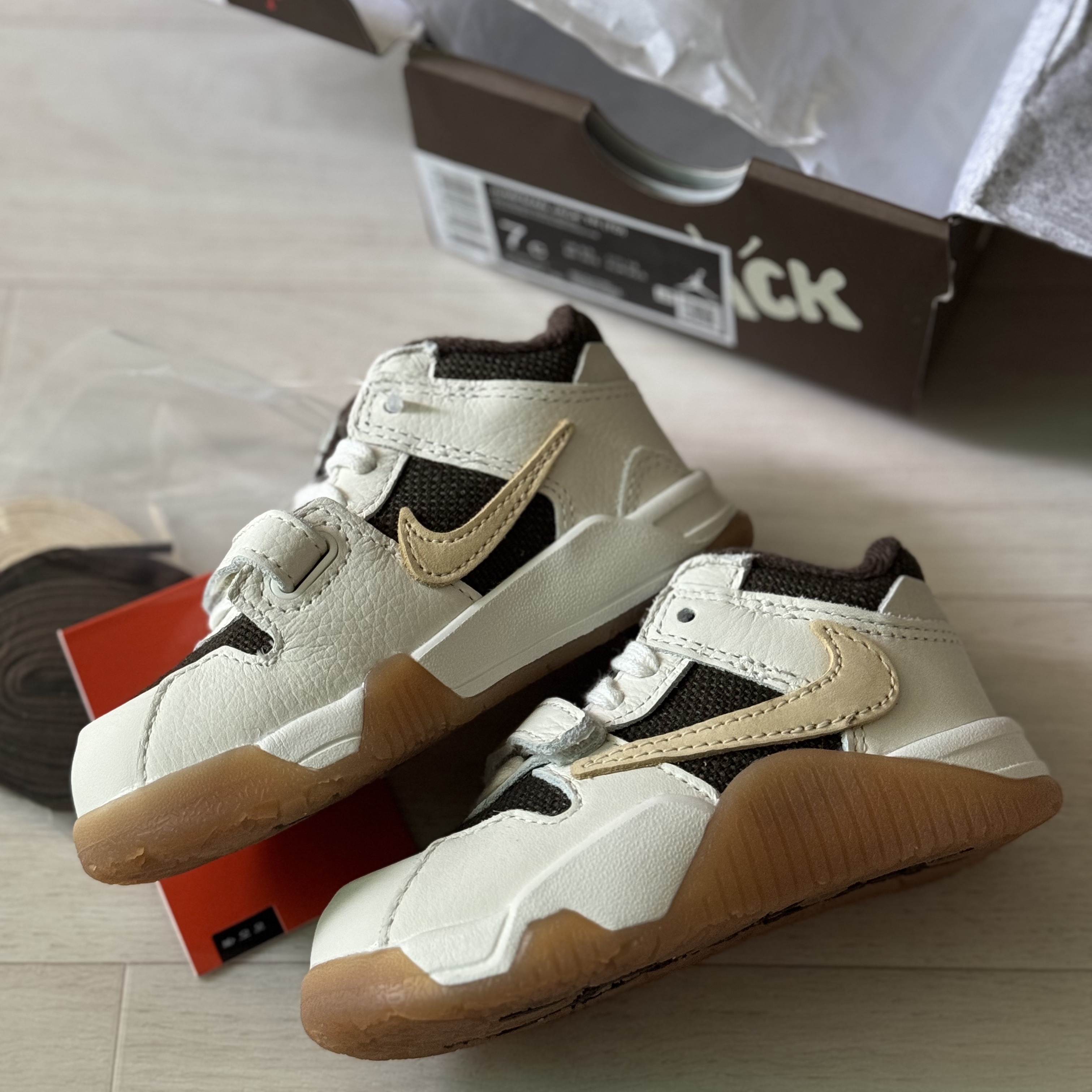 (TD) Jordan x Travis Scott Jumpman Jack TR Sail and Dark Mocha 착용 스타일 - 3