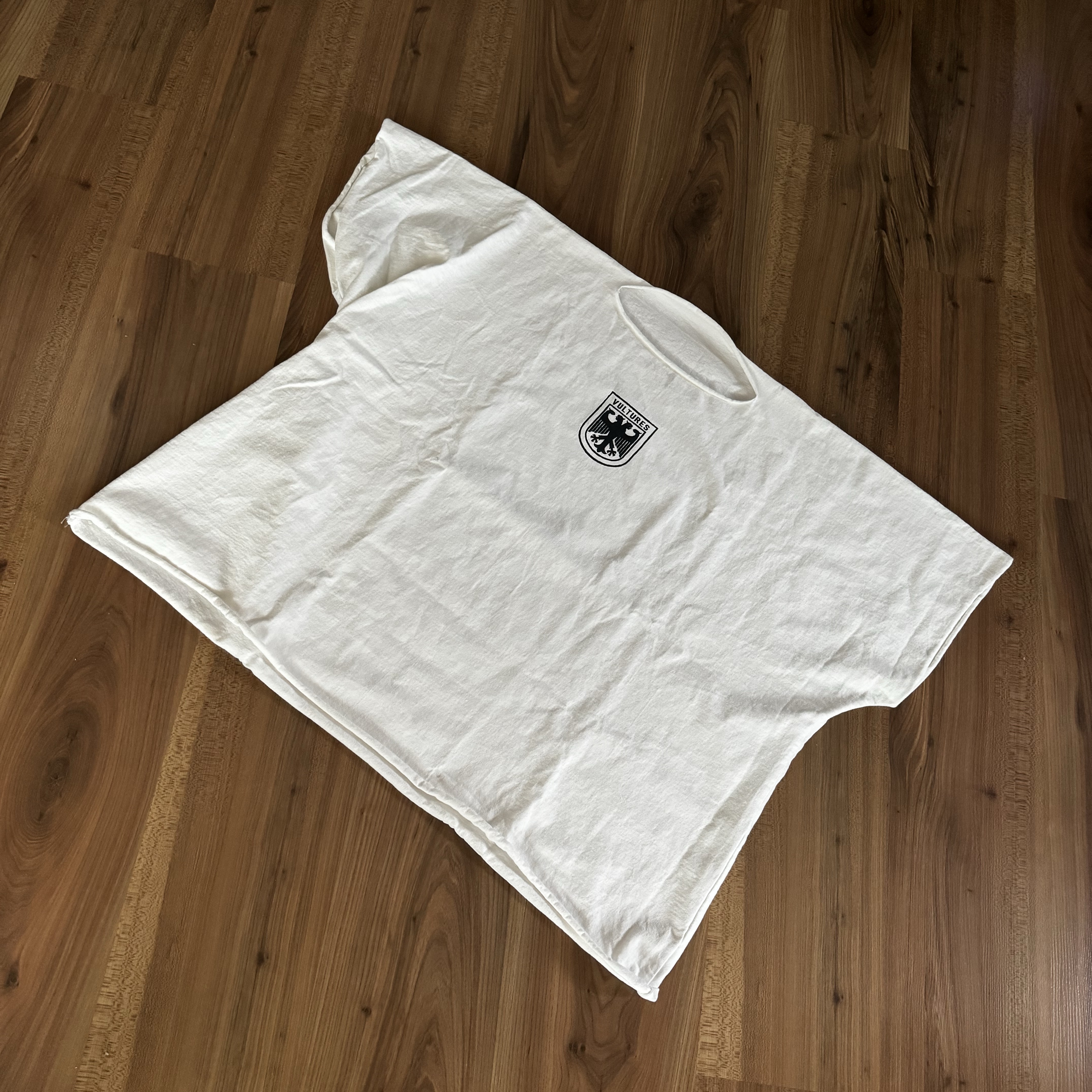 Yeezy Vultures Box T-Shirt White 착용 스타일 - 2