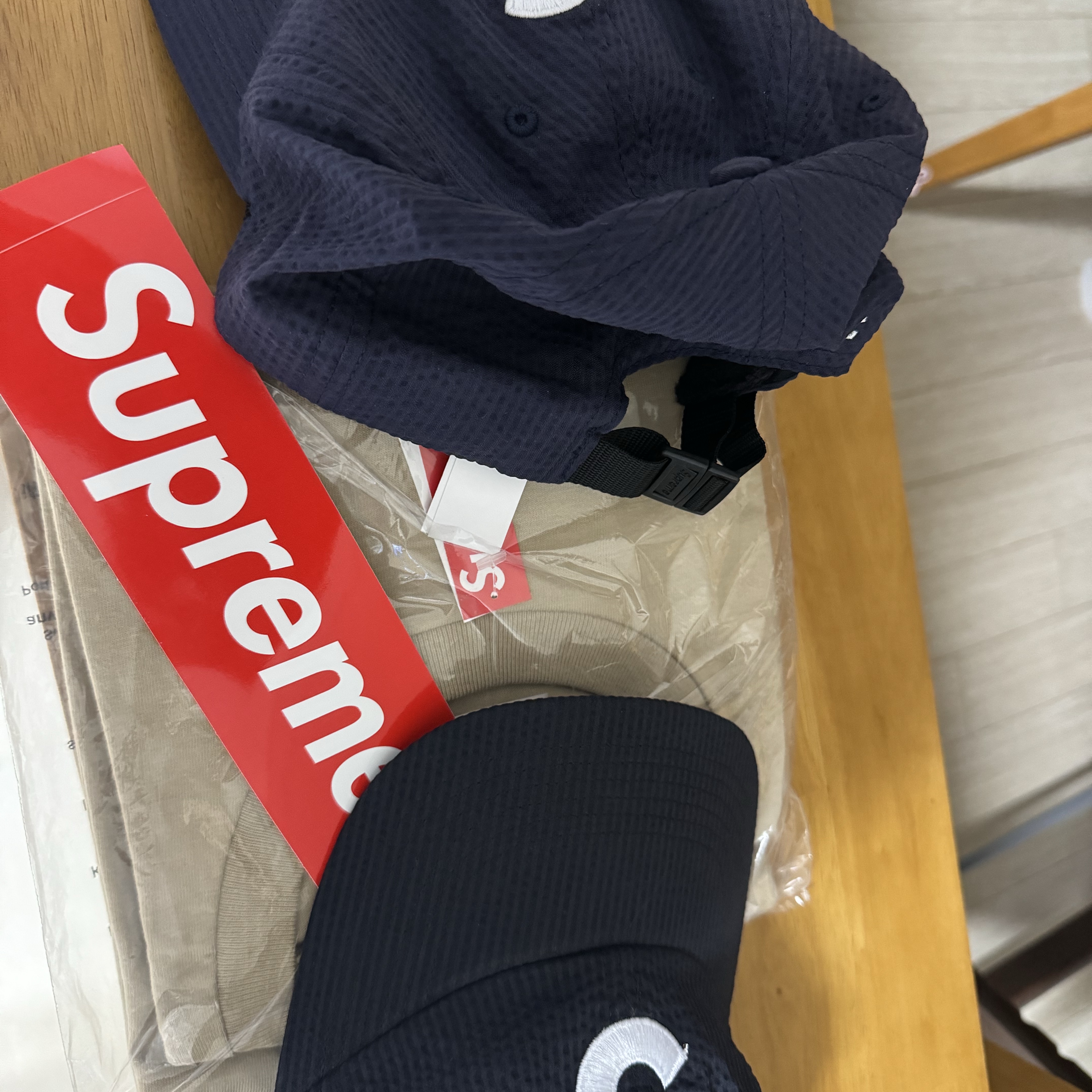 Supreme Seersucker S Logo 6-Panel Black - 24SS, Supreme Seersucker S Logo 6-Panel Navy - 24SS 착용 스타일