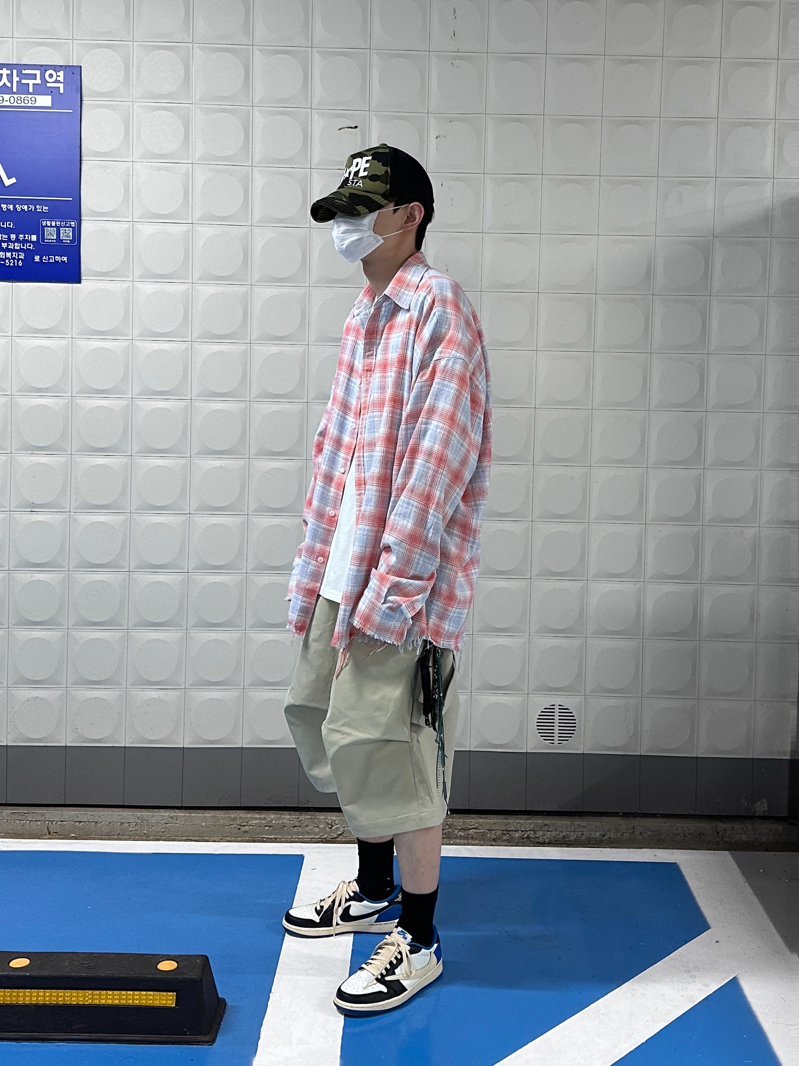Nonnod Flexible String Check Shirt Japanese Grunge, Nonnod Alpine Carpenter Shorts Beige 착용 스타일 - 1