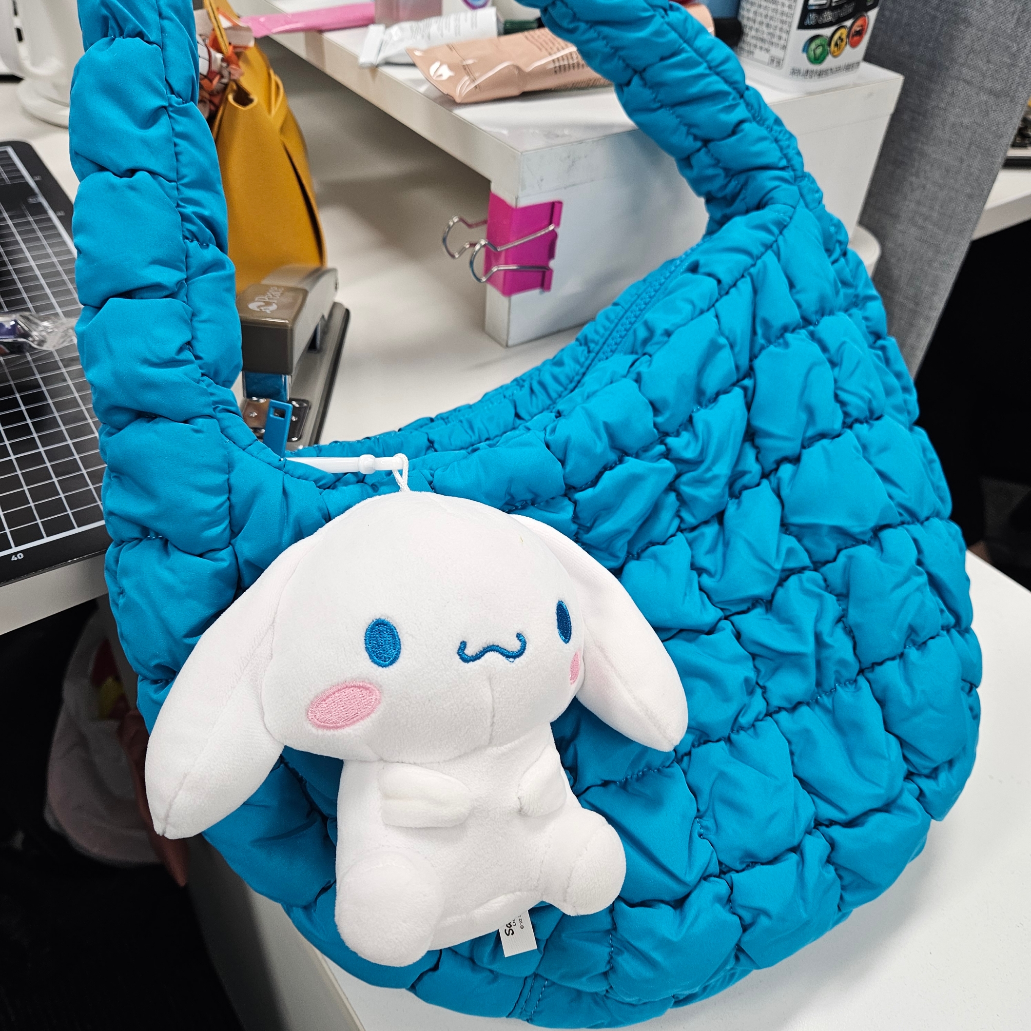 COS Quilted Mini Bag Bright Turquoise 착용 스타일