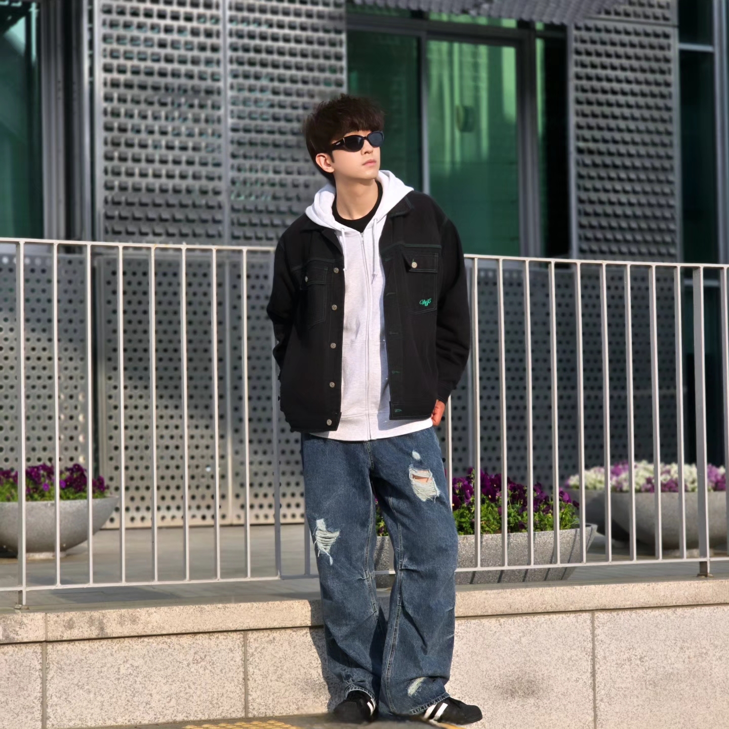 Stussy Stock DSM Ginza Zip Hoodie Ash Heather 2023, Adidas Superstar Core Black White 착용 스타일 - 2