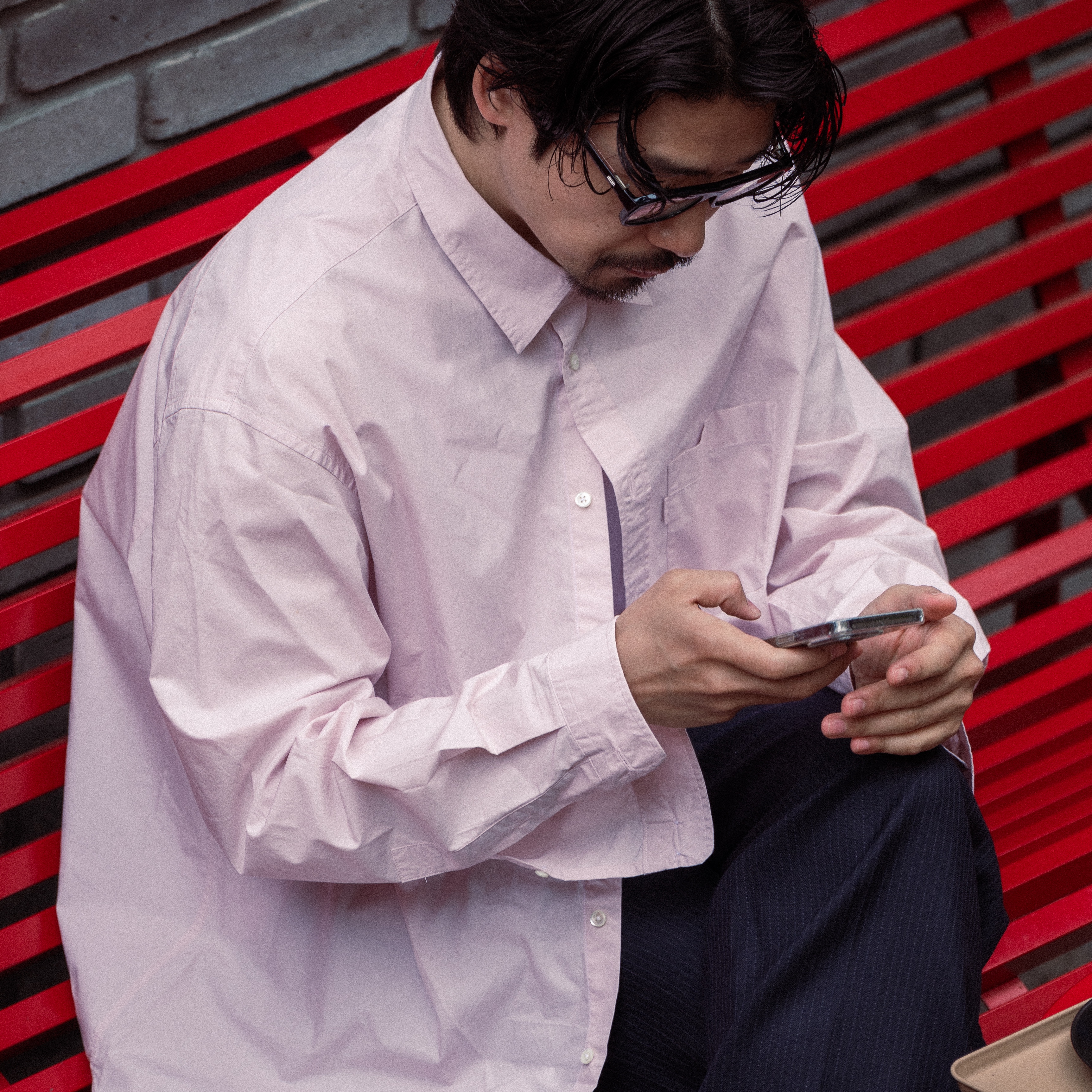 Jordan 1 Retro High OG Black Mocha, Pottery Button Down Shirt Supima Cotton 80/2 High Count Oxford Resilient Finish Pink Stripe 착용 스타일 - 3