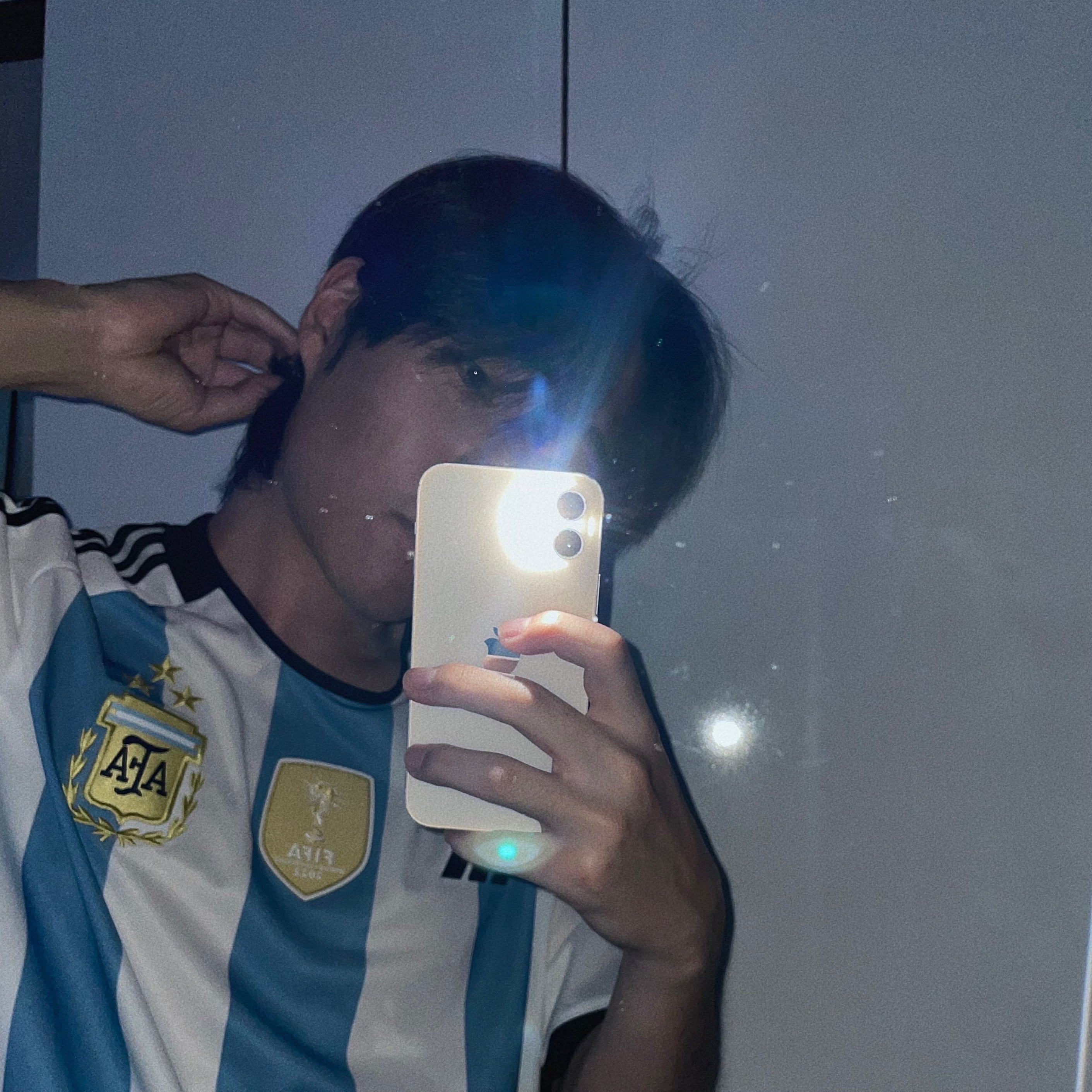 Adidas Argentina Home Jersey 2022 Winners 3-Star White Light Blue - US Sizing (Non Marking Ver.) 착용 스타일