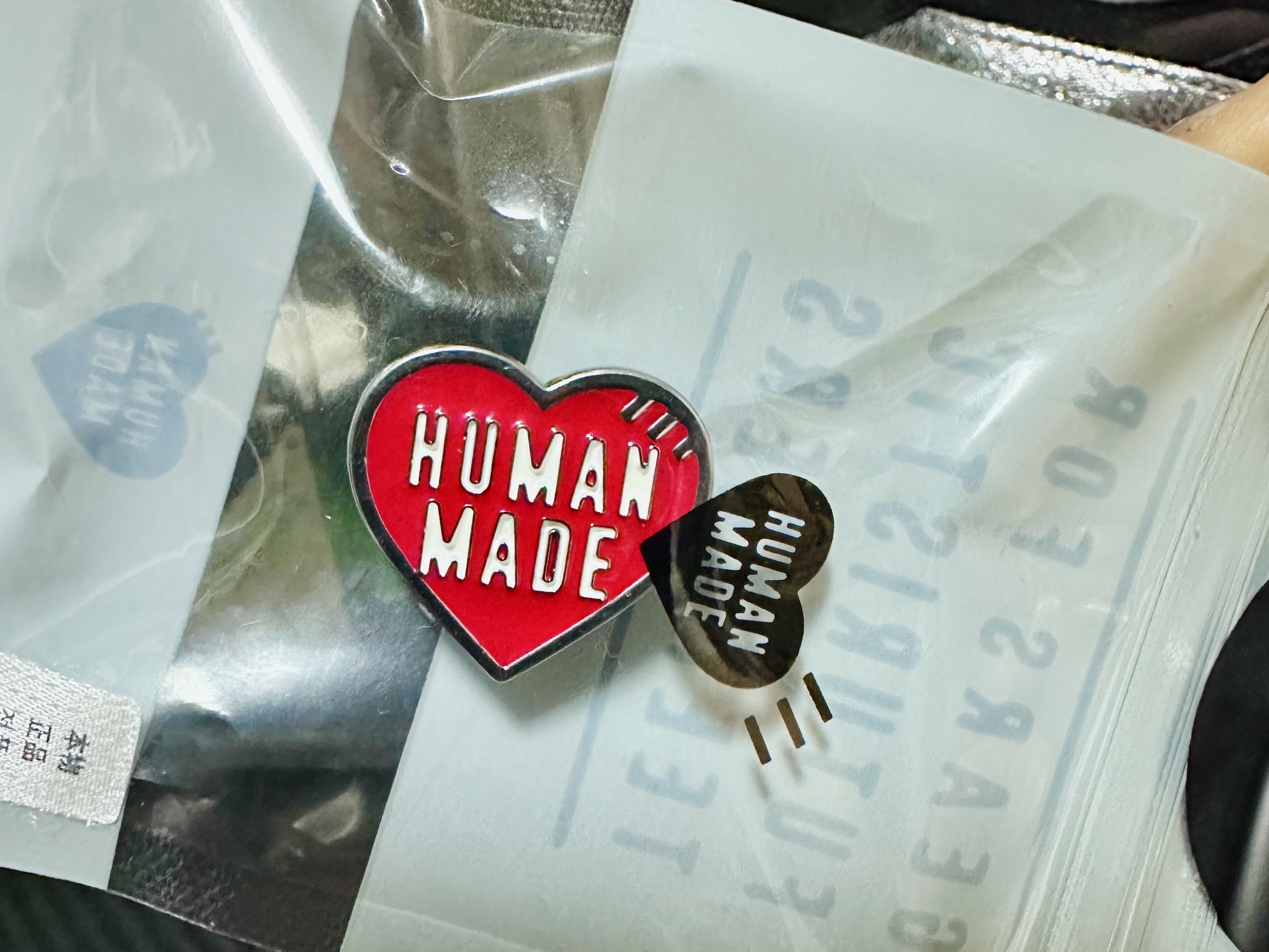 Human Made Heart Pin Red, Porter Tanker Shoulder Bag S Black 착용 스타일 - 1