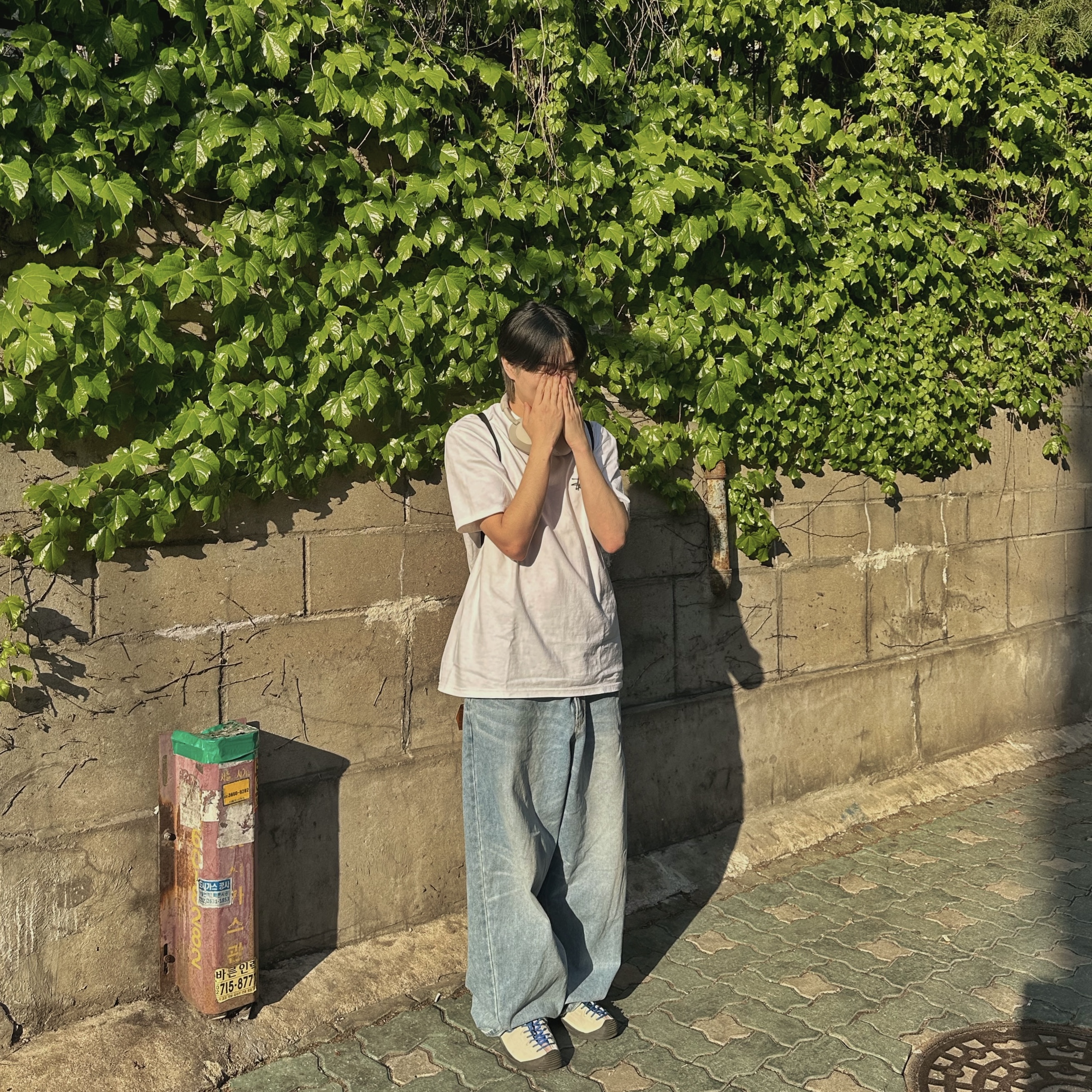 (W) Keen Jasper Suede Sneakers Birch Fawn, Sony WH-1000XM5 Silver (Sony Korea Ver.) 착용 스타일 - 2