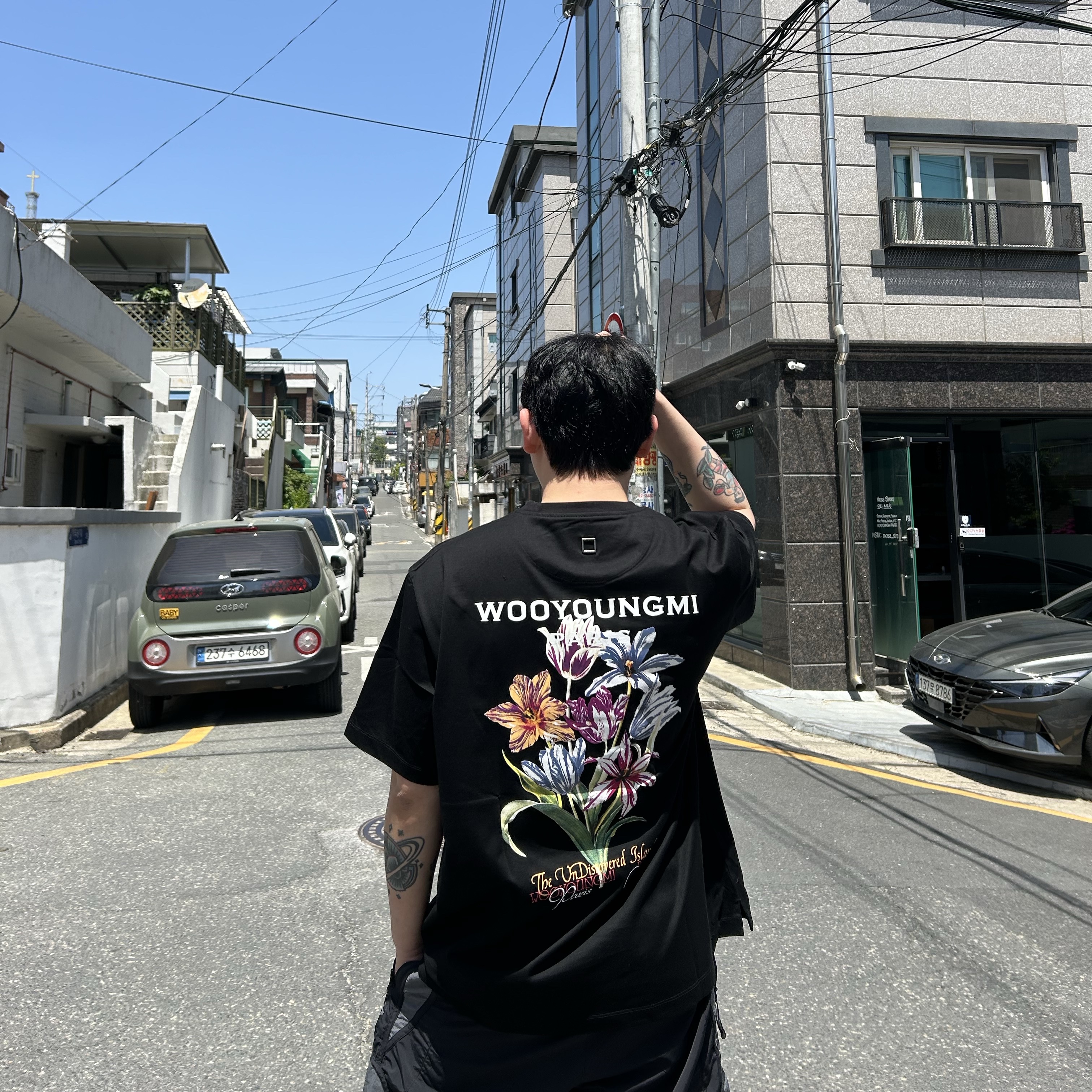 Wooyoungmi Flower Back Logo T-Shirt Black - 24SS 착용 스타일