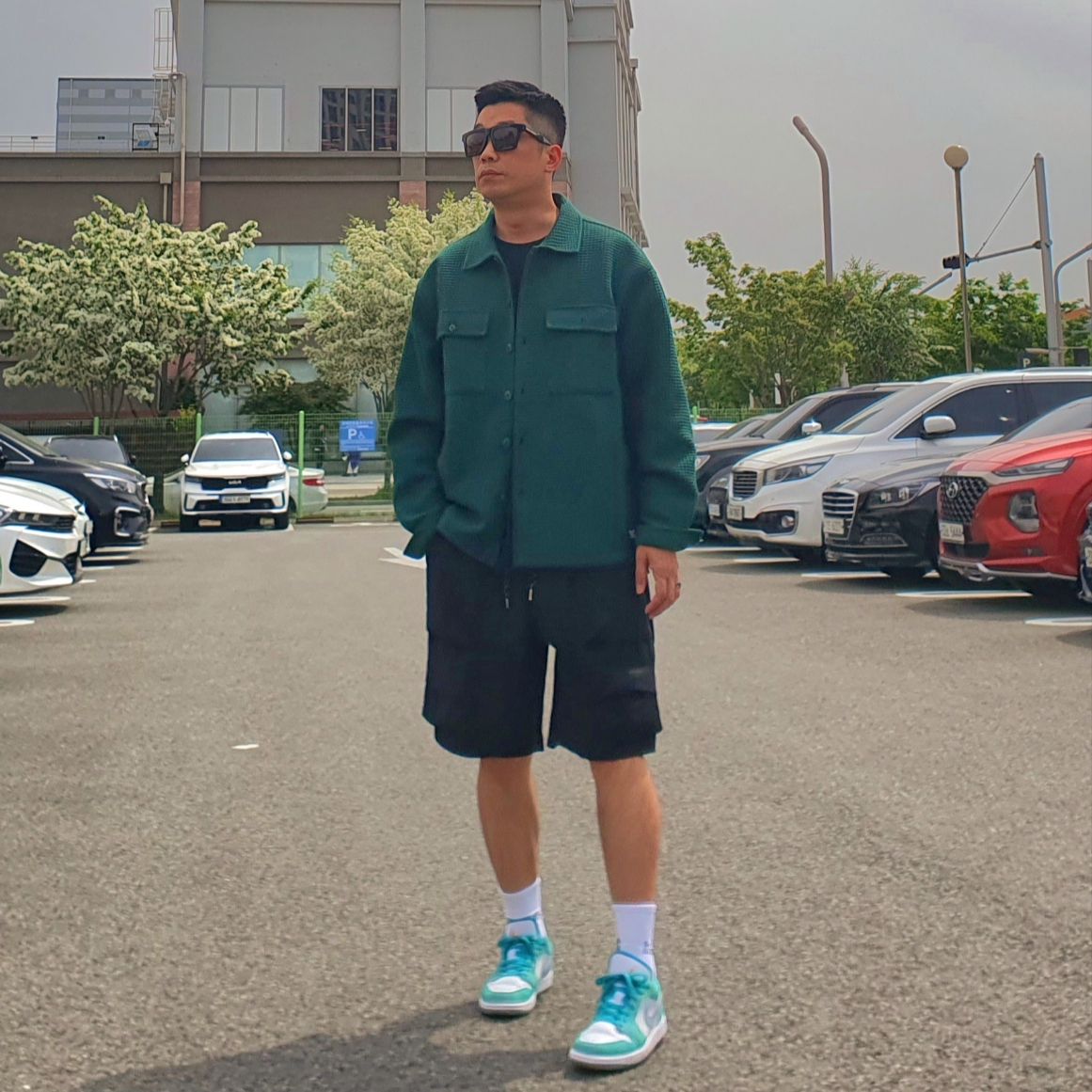Jordan 1 Low SE New Emerald, IAB Studio Socks White (5 Pack) 착용 스타일 - 1